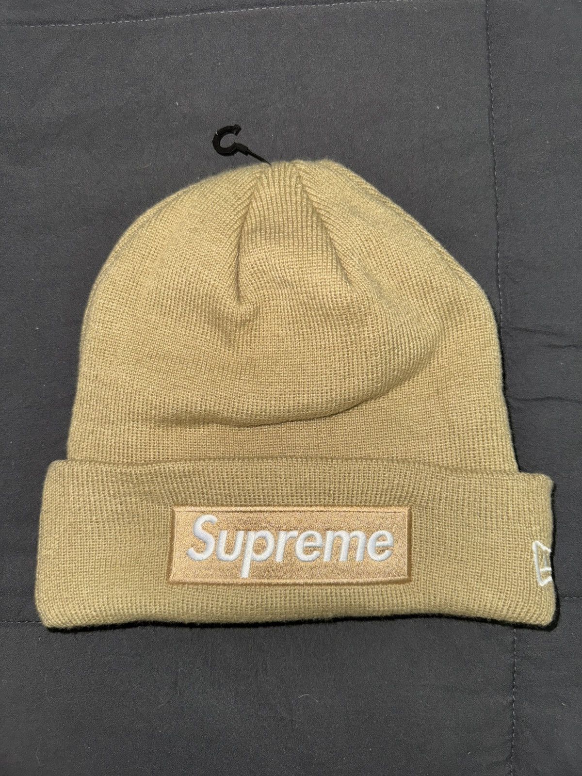 New Era × Supreme Supreme New Era Box Logo Beanie - Dark Sand (FW 23) Size ONE SIZE - 4 Thumbnail