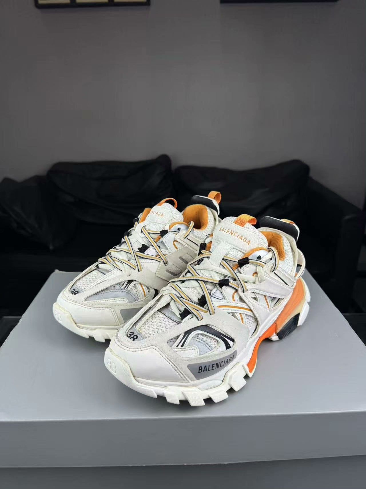 Balenciaga Balenciaga White Lowtop Sneakers us_7-5 Women Size US 7.5 / IT 37.5 - 1 Thumbnail