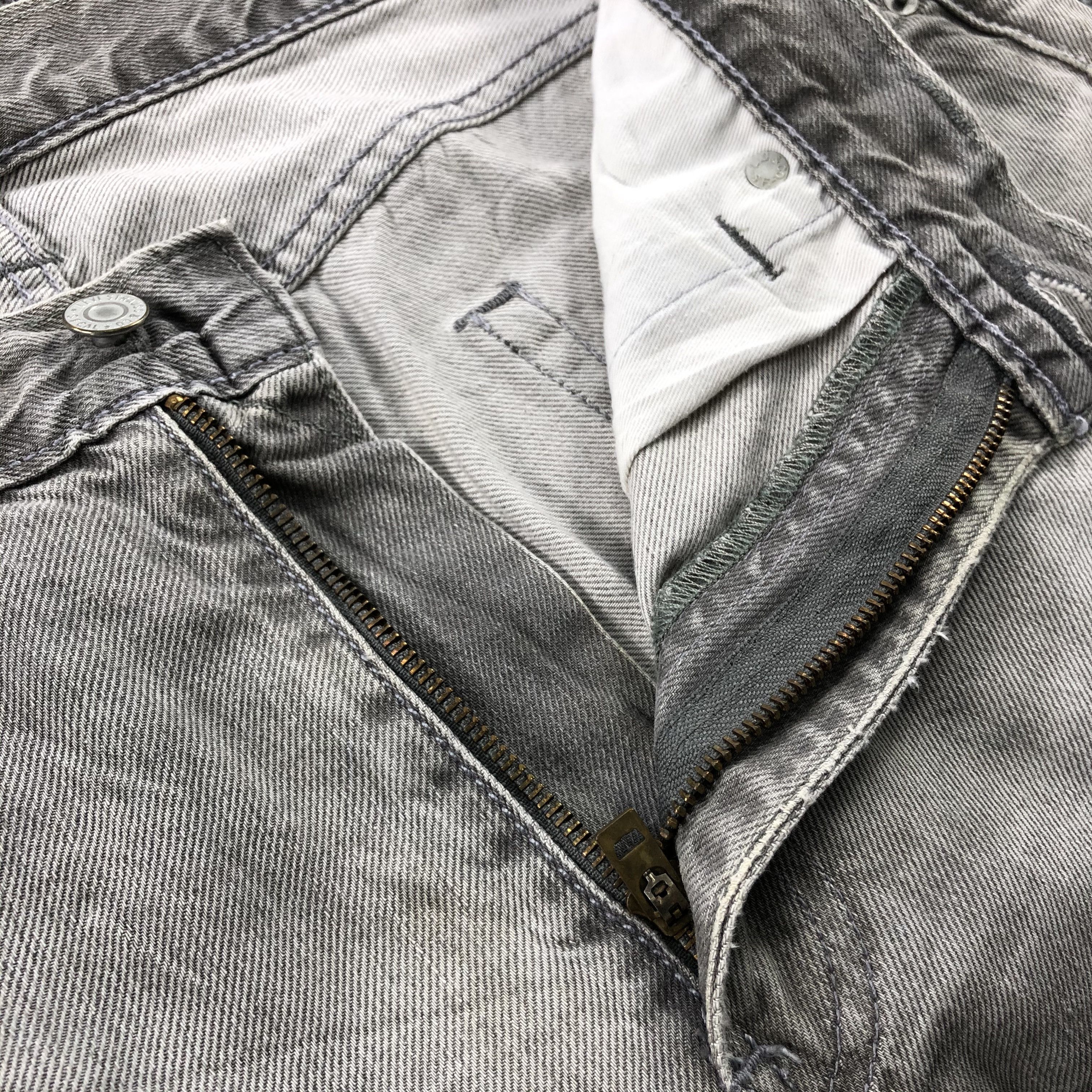 Levi's Vintage Levi's 513 Jeans Faded Gray Distressed Denim KJ662 Size US 34 / EU 50 - 7 Thumbnail