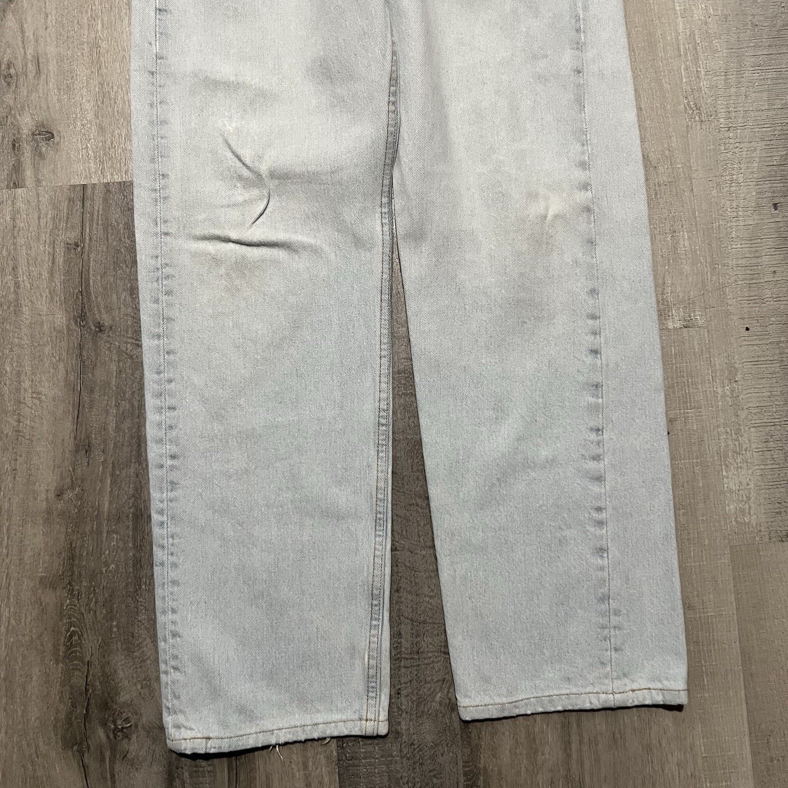 Levi's VTG Levis 501 Lightwash Blue Button Fly Straight Leg Jeans Size US 32 / EU 48 - 4 Thumbnail