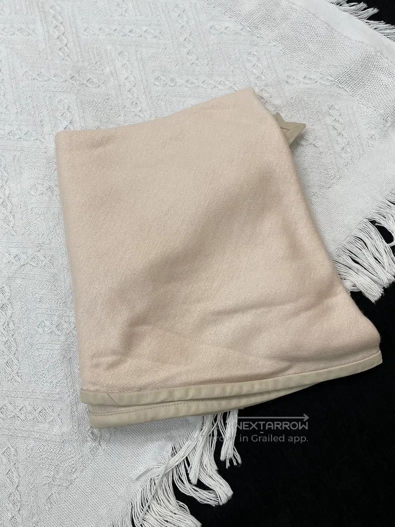 Loro Piana Loro Piana Pink cashmere leather edge diamond and triangle Size ONE SIZE - 4 Thumbnail