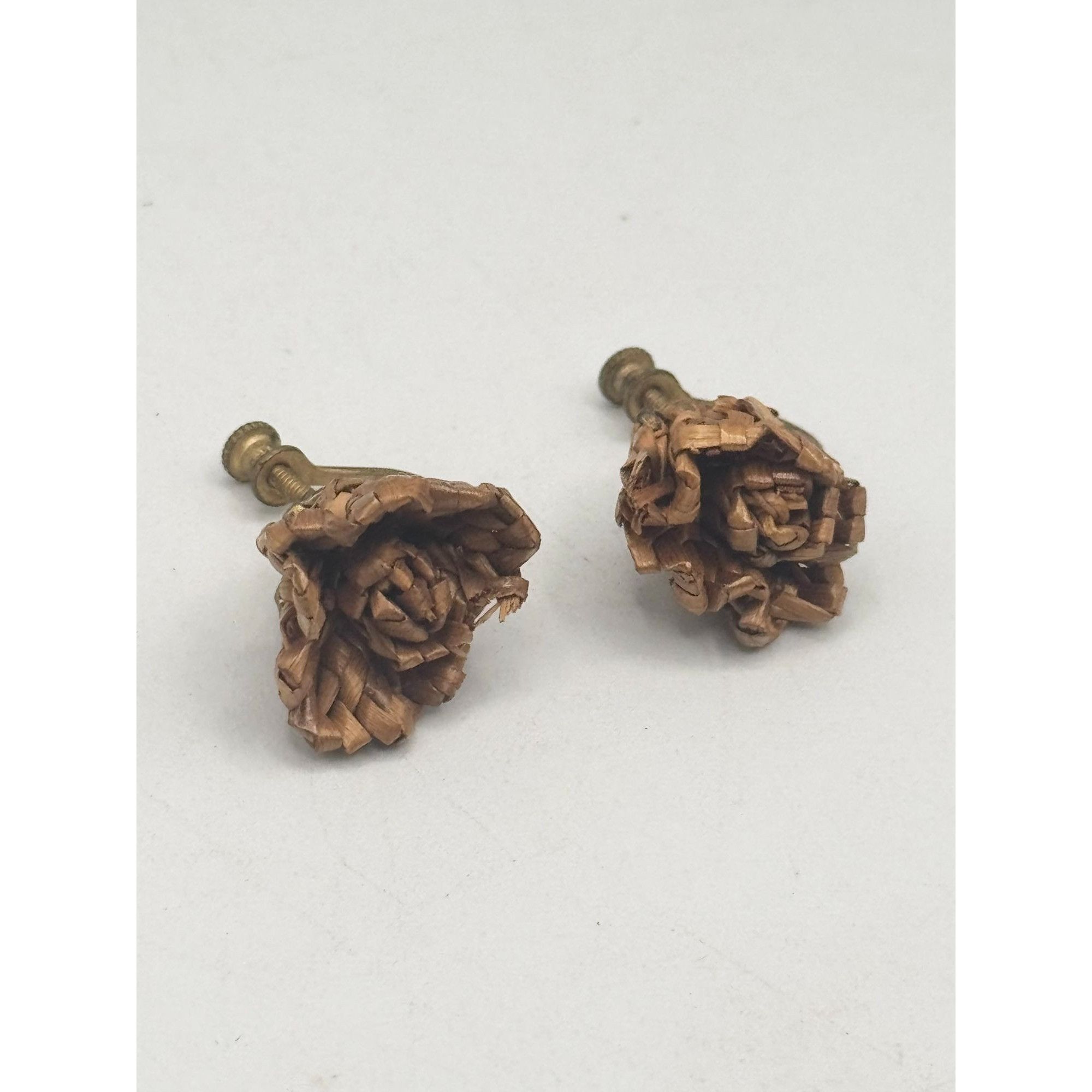 Vintage Vintage woven flower screw back earrings Size ONE SIZE - 2 Thumbnail