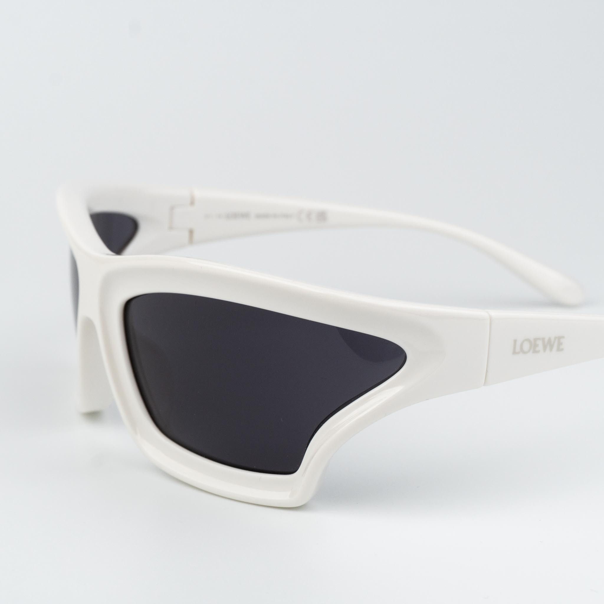 Loewe Loewe Women Sunglasses Wraparound LW40143U 25A NEW AUTHENTIC Size ONE SIZE - 4 Thumbnail