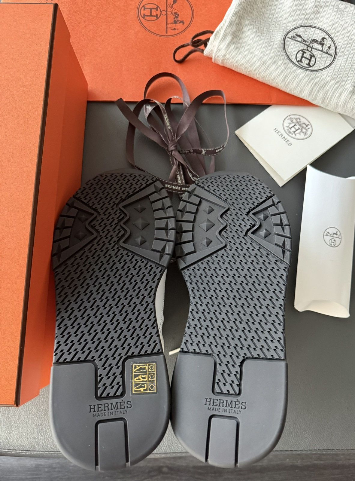 Hermes Brand New Hermes H Logo Leather Sneaker Full Set Size US 10.5 / EU 43-44 - 5 Thumbnail