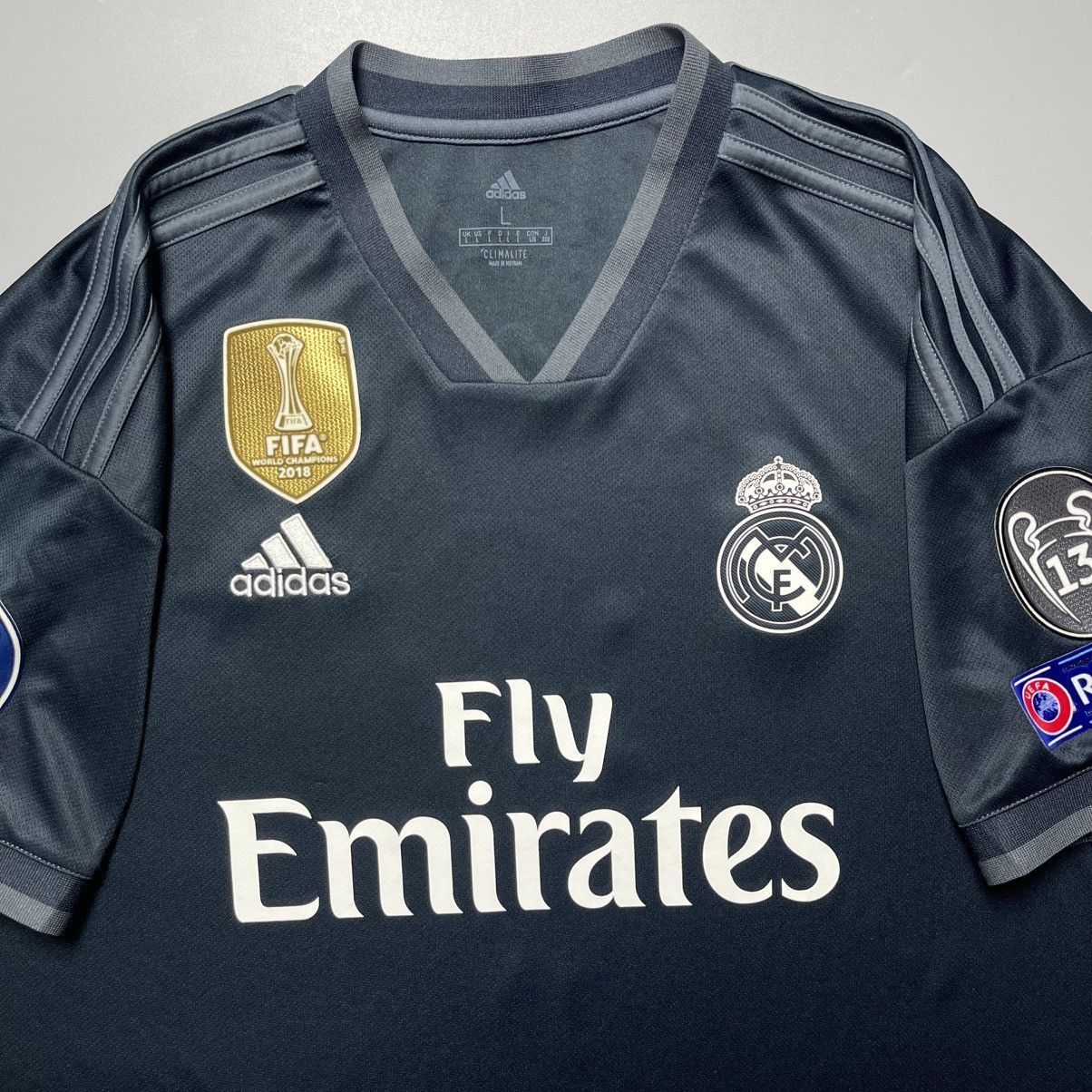 Vintage REAL MADRID ADIDAS 2018/2019 FOOTBALL AWAY JERSEY #8 KROOS Size US L / EU 52-54 / 3 - 4 Thumbnail