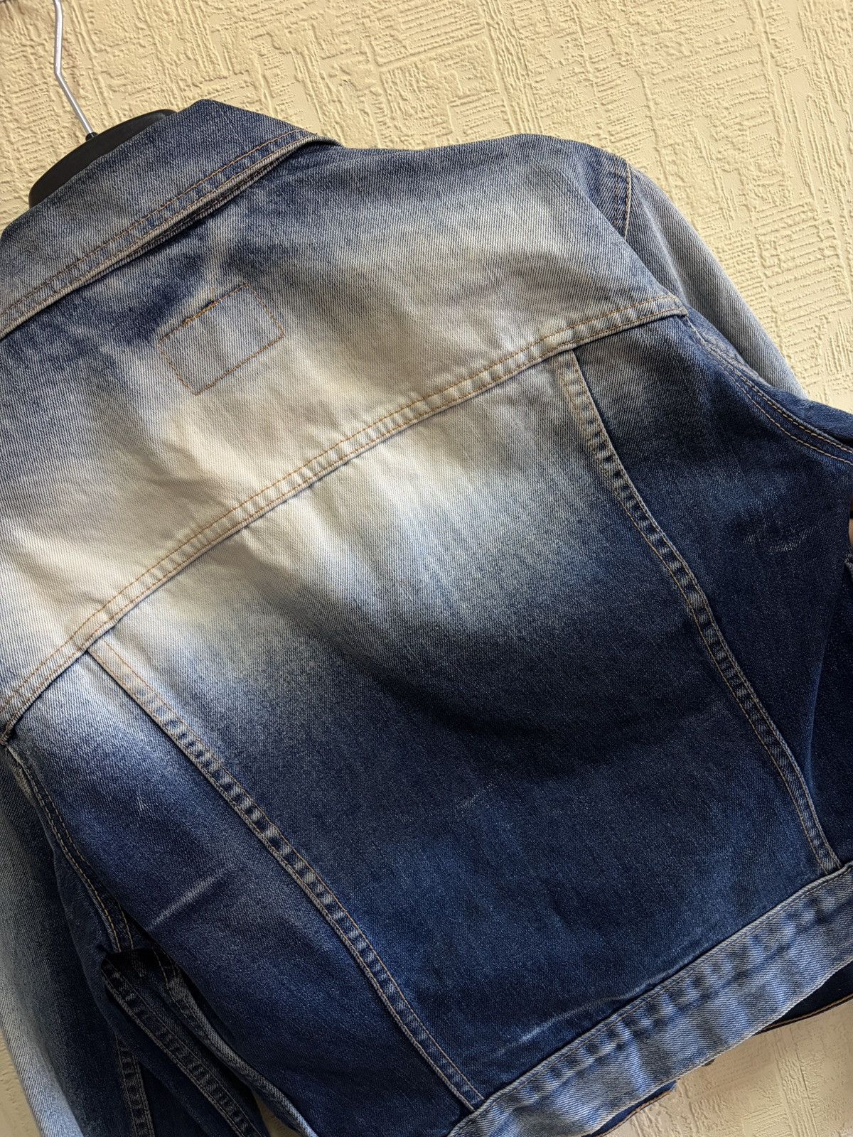 Levi's Vintage Clothing Levi's Girls Ombre Dip Dye Denim Trucker Jacket Blue/White L Size L / US 10 / IT 46 - 13 Thumbnail