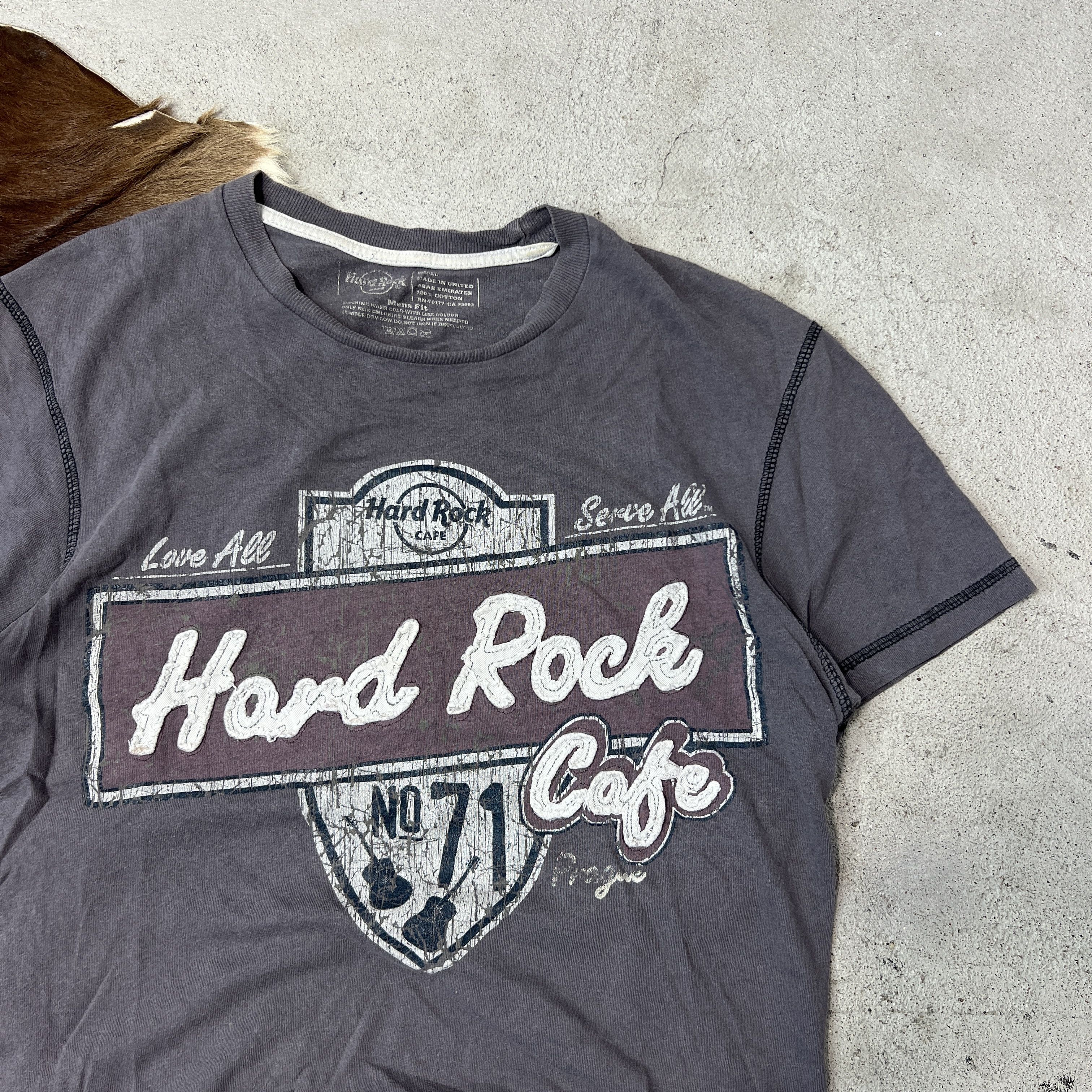 Hard Rock Cafe Vintage Streetwear Hard Rock Cafe T-shirt Y2K Size US S / EU 44-46 / 1 - 3 Thumbnail