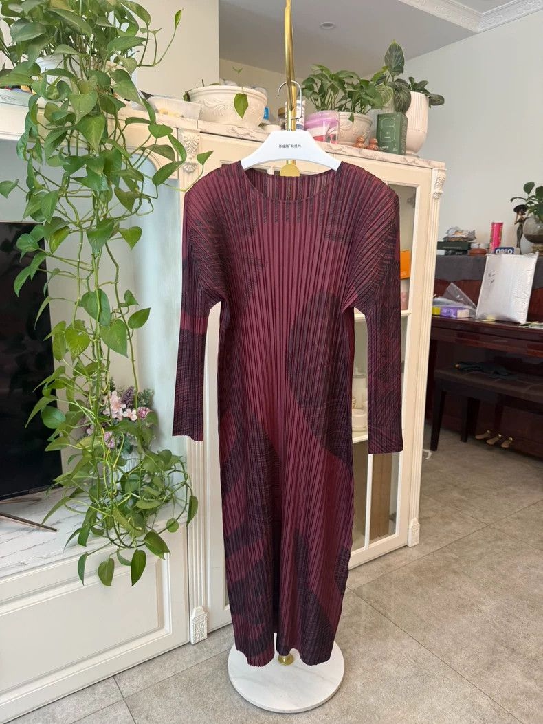 Issey Miyake Issey Miyake PP Pleated Wine Red Dress - dmc Size US 30 / EU 46 - 1 Thumbnail