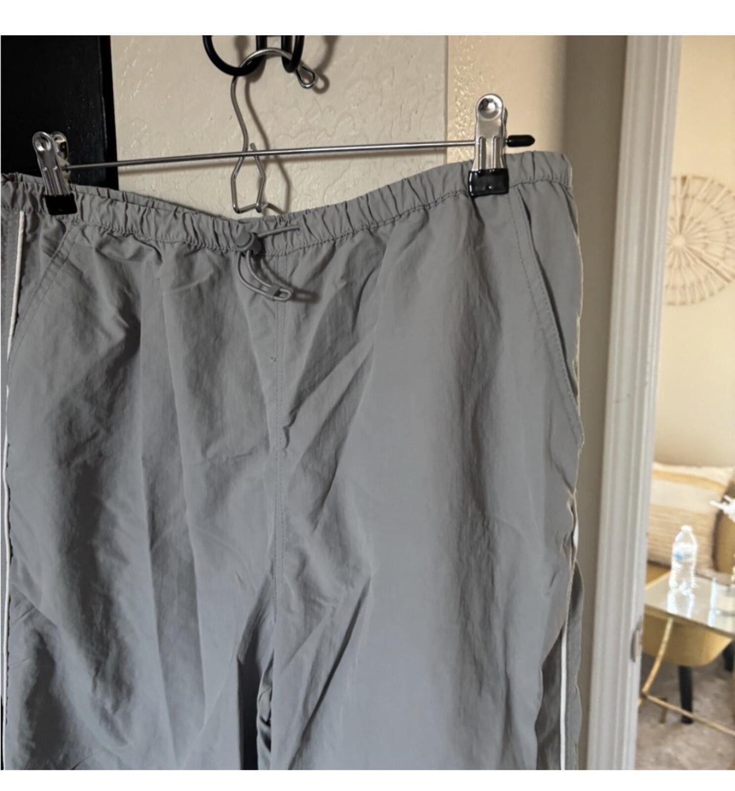 H&M (H&M) Gray and white jogger pants Size 28" / US 6 / IT 42 - 2 Thumbnail