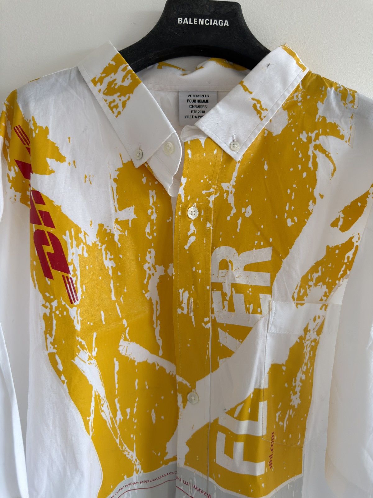 Vetements *RARE* VETEMENTS X DHL DEMNA OVERPRINT SHIRT LABEL OG Size US M / EU 48-50 / 2 - 2 Thumbnail