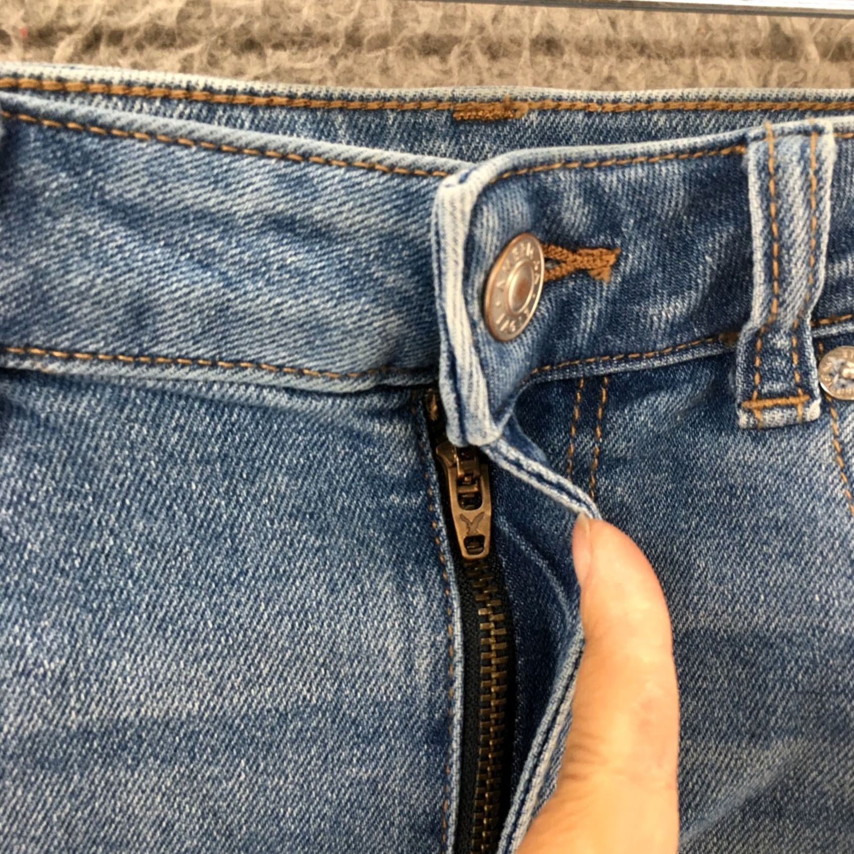 American Eagle Outfitters American Eagle Outfitters Mom Shorts Womens 6 Blue Medium Wash Denim Cuffed Button Size 28" / US 6 / IT 42 - 3 Thumbnail