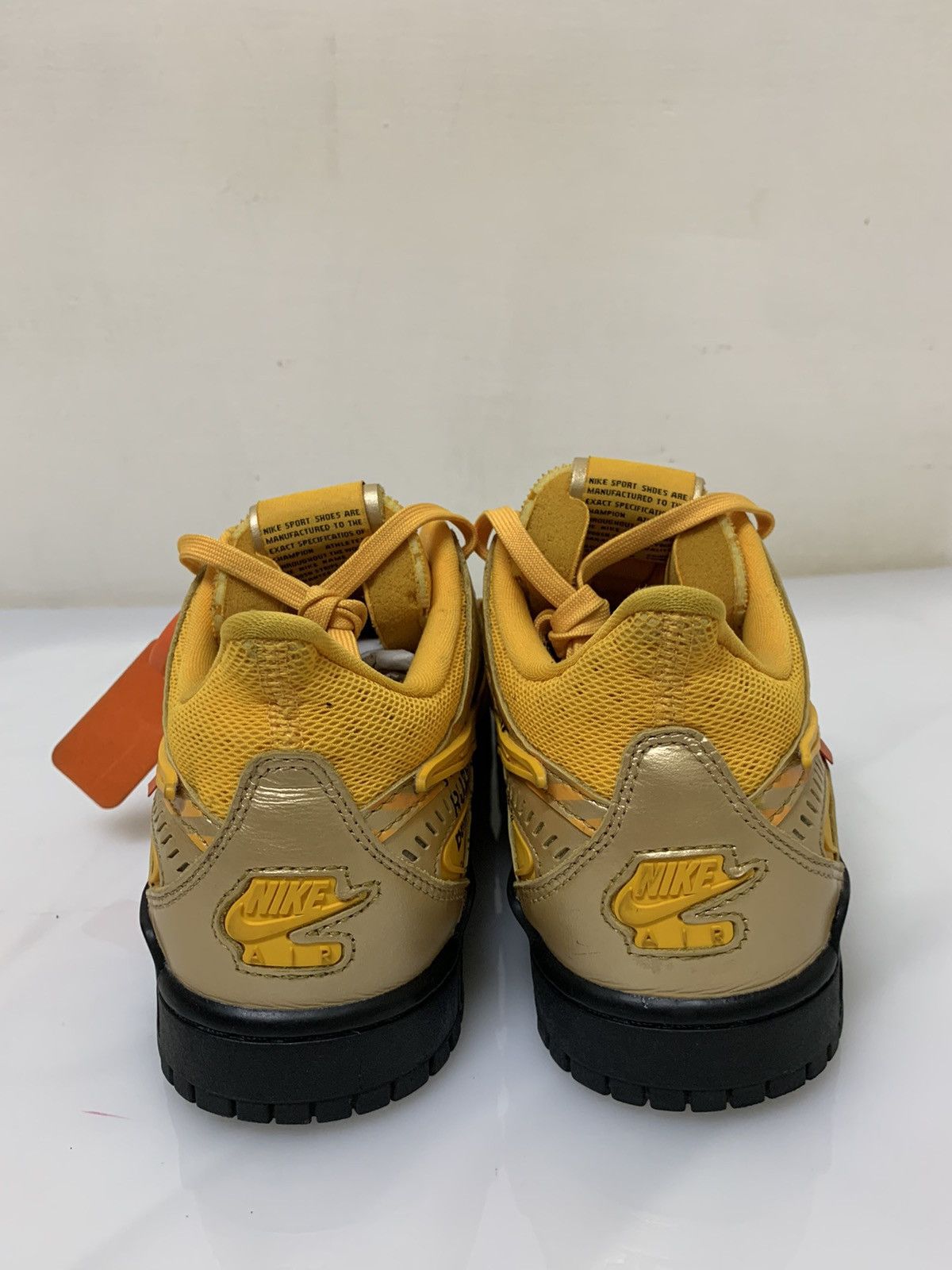 Off-White Nike Air Rubber Dunk x Off-White Size US 8.5 / EU 41-42 - 2 Thumbnail