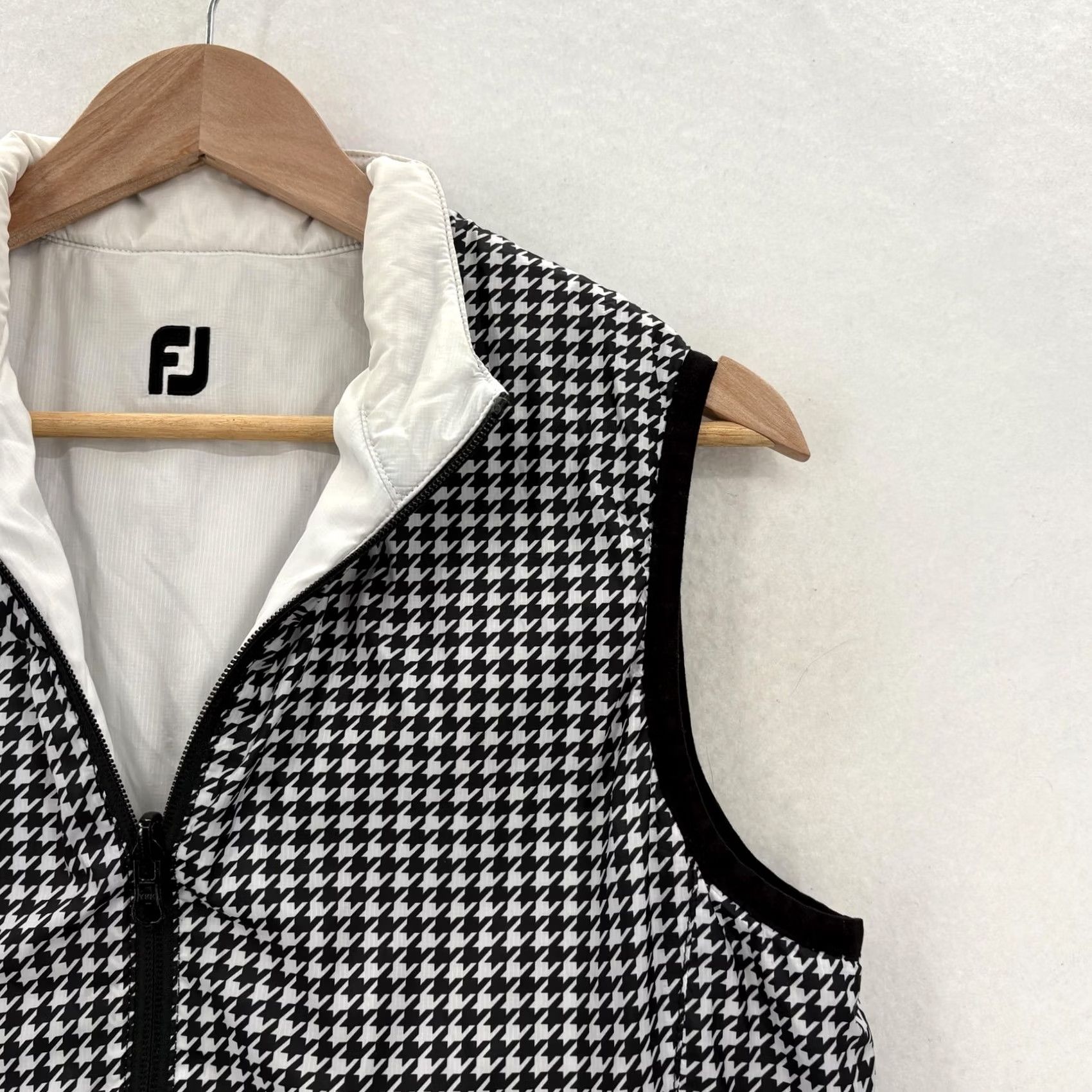 Footjoy FootJoy Vest Womens M Black White Houndstooth Reversible Zip Pockets Logo Embroidered Lined Bodywarmer Sleeveless Short Jacket/Coat Vintage No N/A Size M / US 6-8 / IT 42-44 - 2 Thumbnail