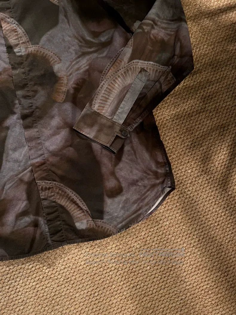 Givenchy Givenchy size 41 Classic gothic Virgin and Child print cas Size US L / EU 52-54 / 3 - 3 Thumbnail