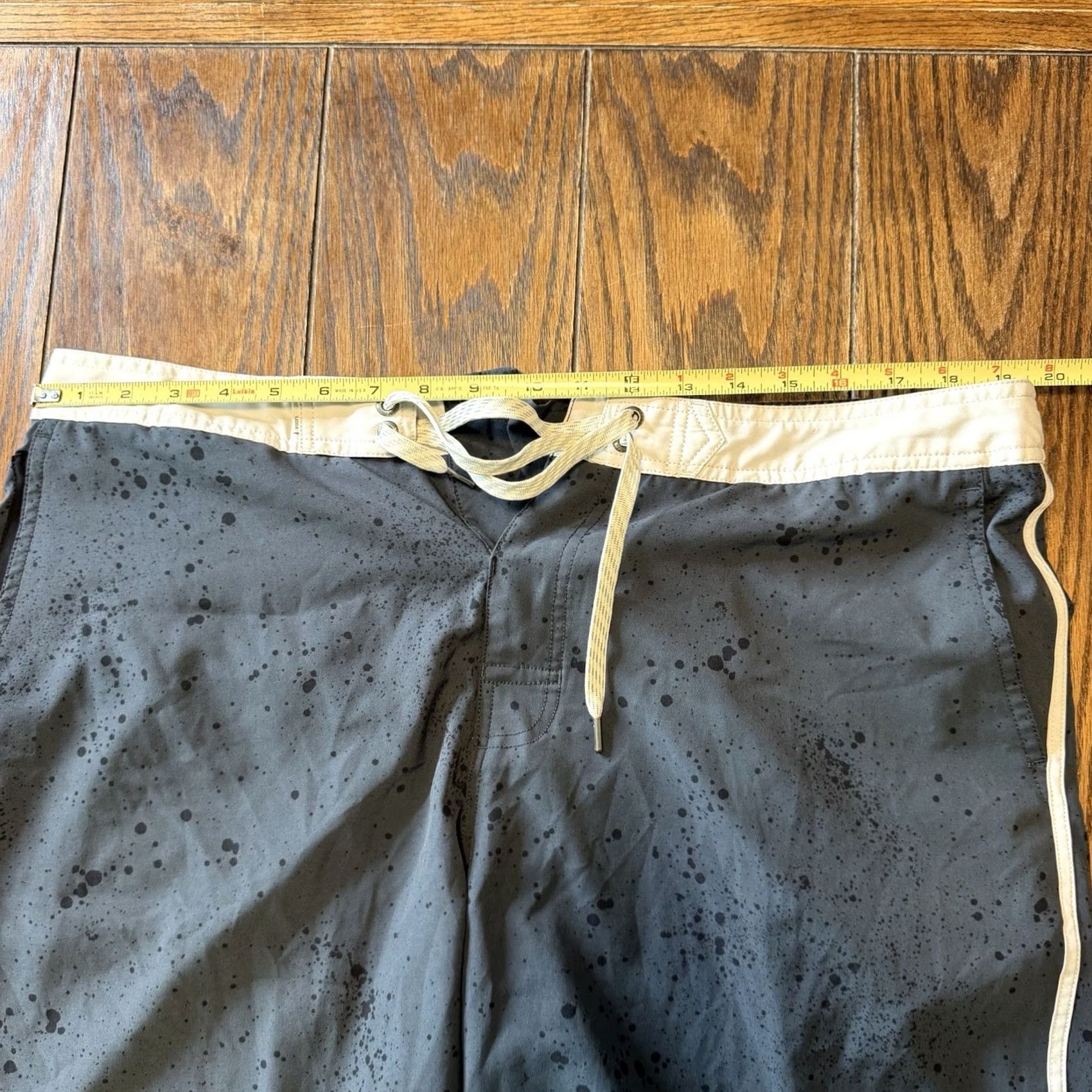 Vuori Vuori Cruise Shorts Mens 38 Black Spotted Swim Board Beach Shorts Drawstring Pockets Stretch MENS Size US 38 / EU 54 - 2 Thumbnail