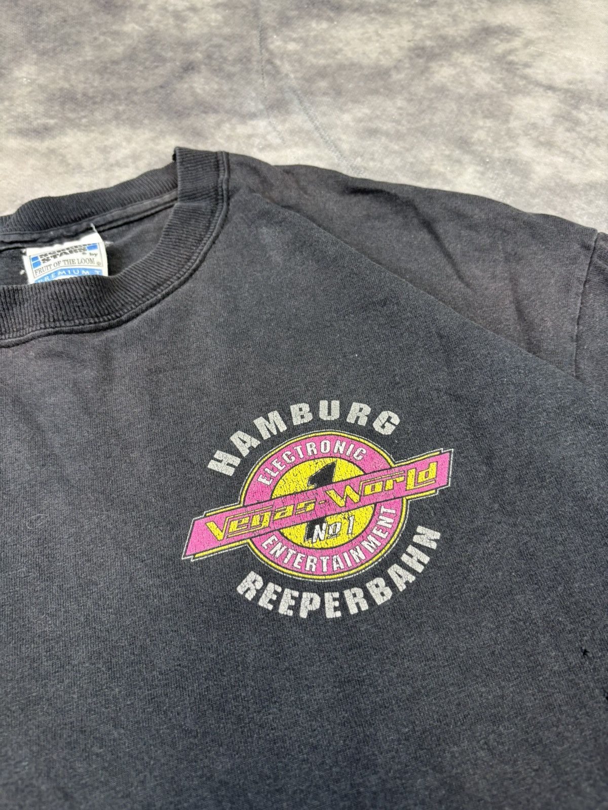 Vintage Vintage distressed electronic entertainment Las Vegas tshirt Size US XL / EU 56 / 4 - 2 Thumbnail