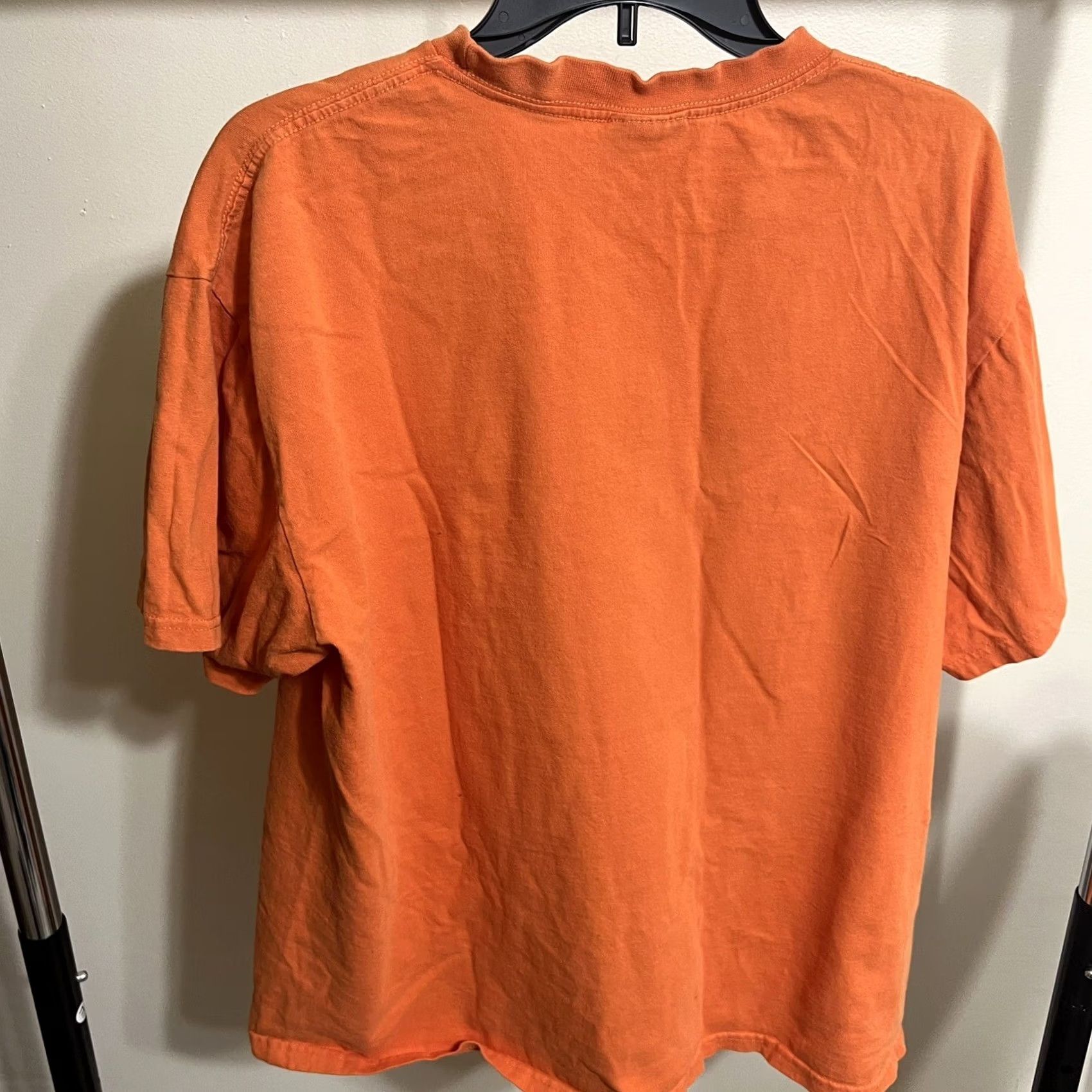 Nike VINTAGE Nike T-Shirt L Men Orange Silver Logo 90s Metal Accents Mens Size US L / EU 52-54 / 3 - 4 Thumbnail
