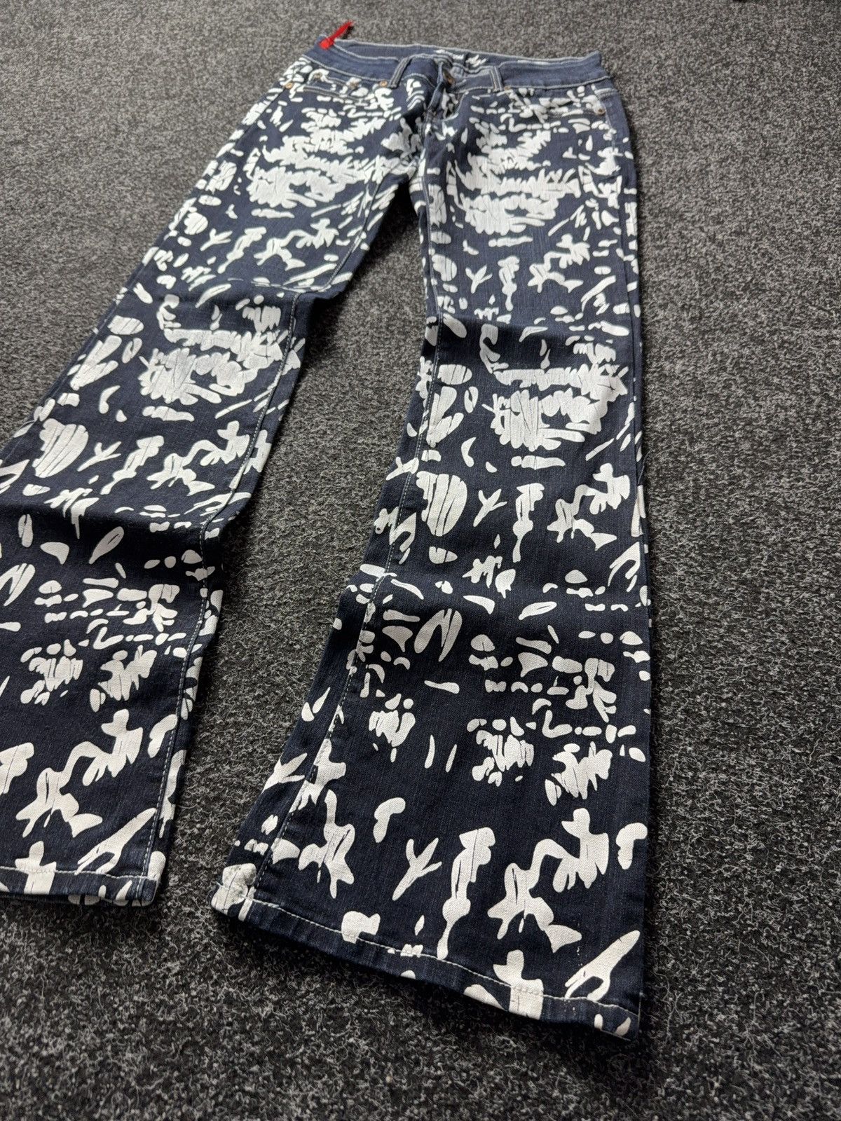 Japanese Brand Avant Garde 00s Crazy Age Graphic Flared Jeans Y2K Pattern Size 28" / US 6 / IT 42 - 3 Thumbnail