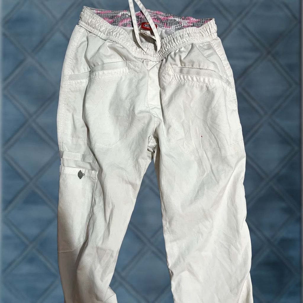 Dickies Dickies EDS Women's Signature Scrubs Ivory Elastic Waist Pull-On Size XS Women Scrubs Ivory Dickies EDS Signature Size 26" / US 2 / IT 38 - 1 Thumbnail