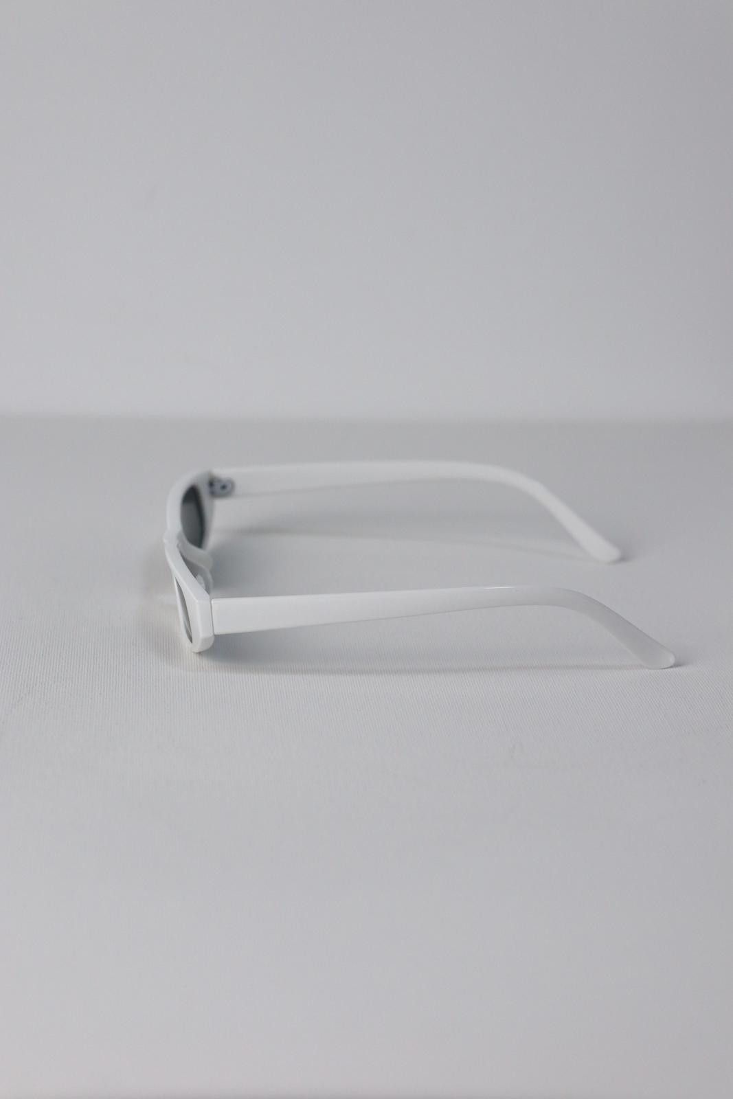 Japanese Brand Y2k Avant Garde Futuristic Rectangle White Sunglasses OS Size ONE SIZE - 3 Thumbnail
