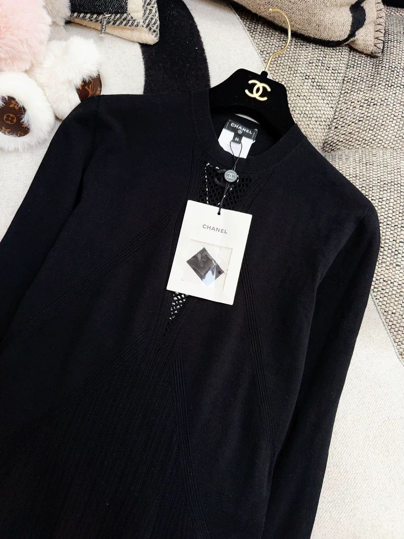 Chanel Chanel 24b black hollow V-neck knitted dress Size XS / US 0-2 / IT 36-38 - 3 Thumbnail