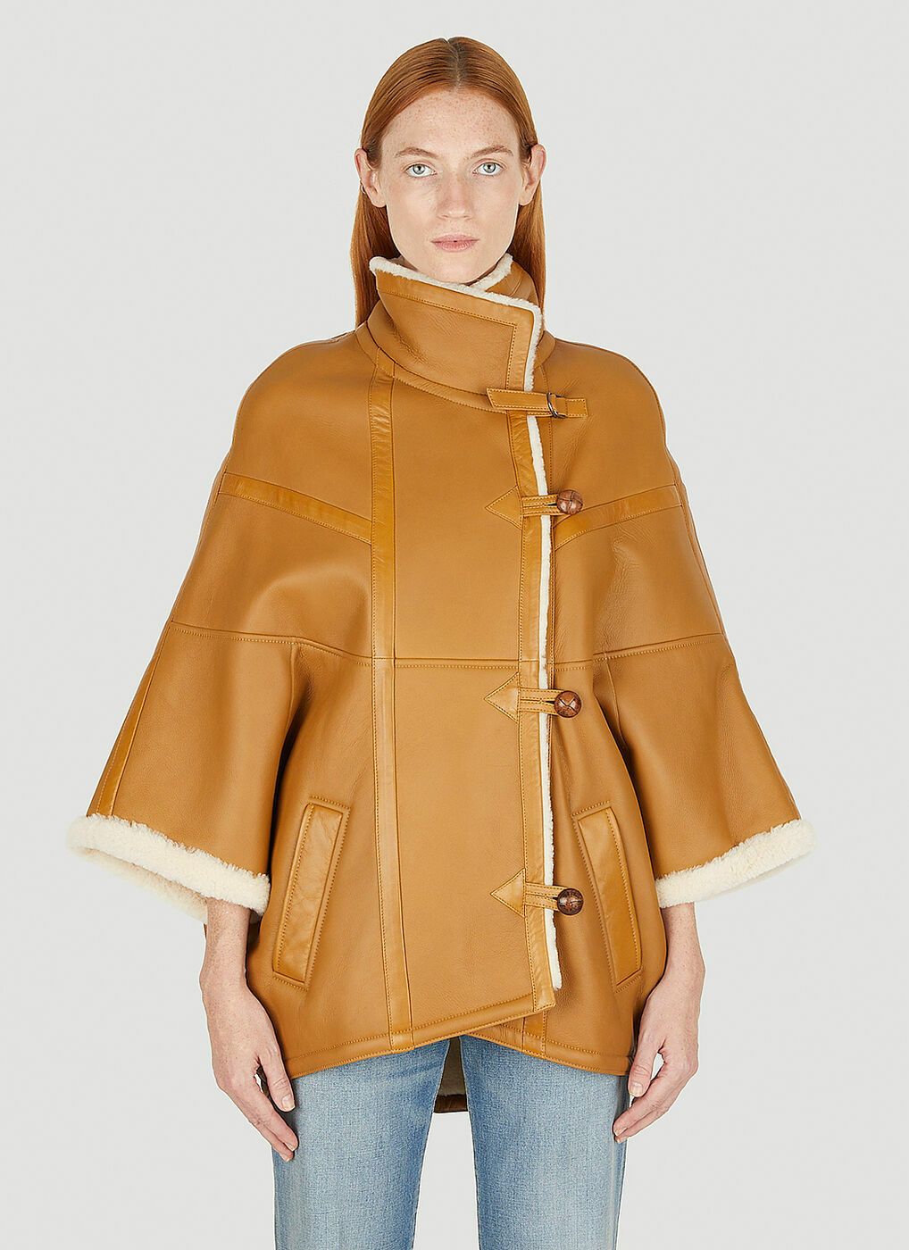 Saint Laurent Paris o1tp1o0125 Cape Jacket In Shearling in Beige Size XS / US 0-2 / IT 36-38 - 1 Thumbnail