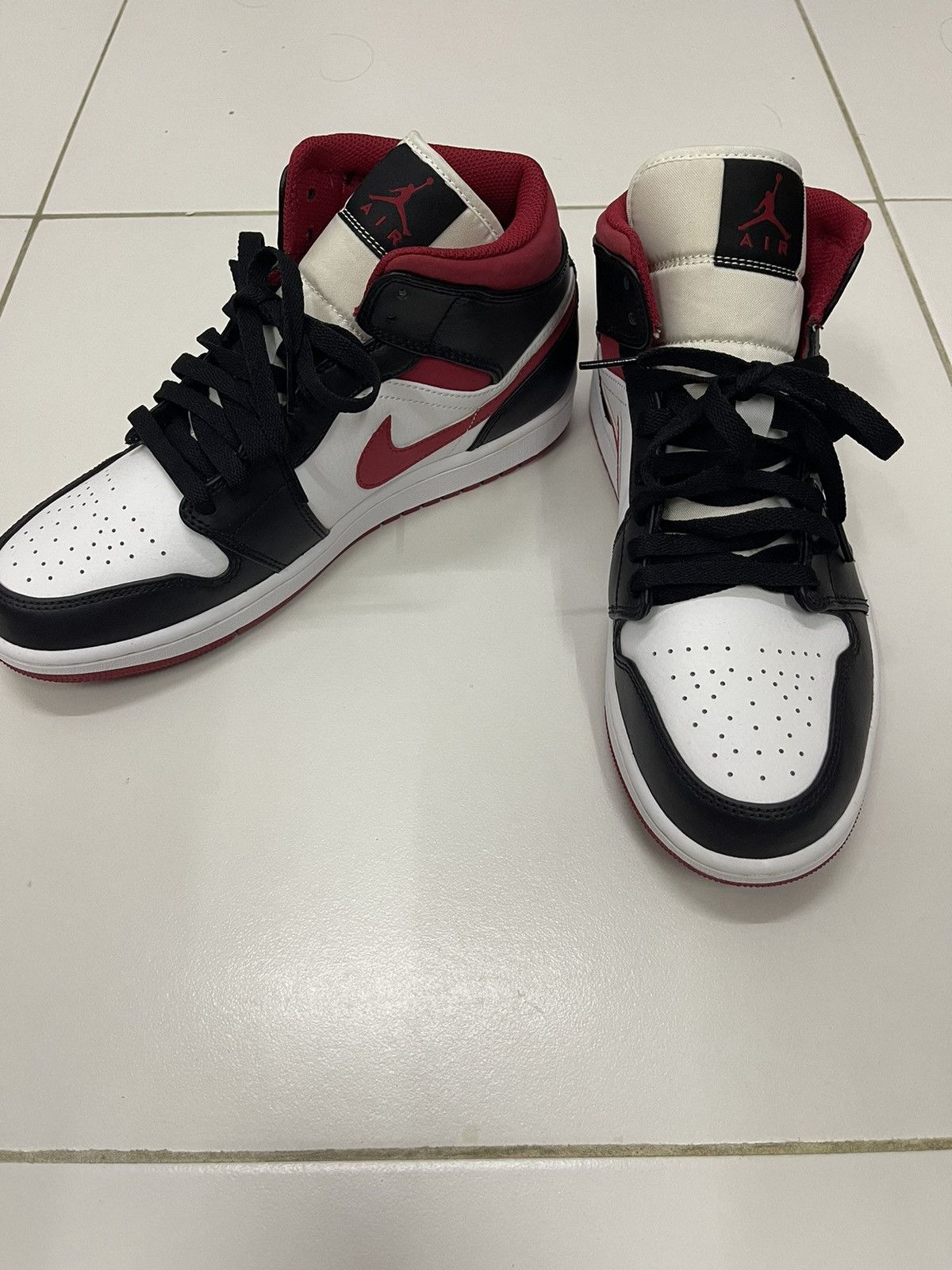 Jordan Brand Rare NIKE AIR JORDAN AJ1 Mid Gym Red White Black Size US 9 / EU 42 - 3 Thumbnail