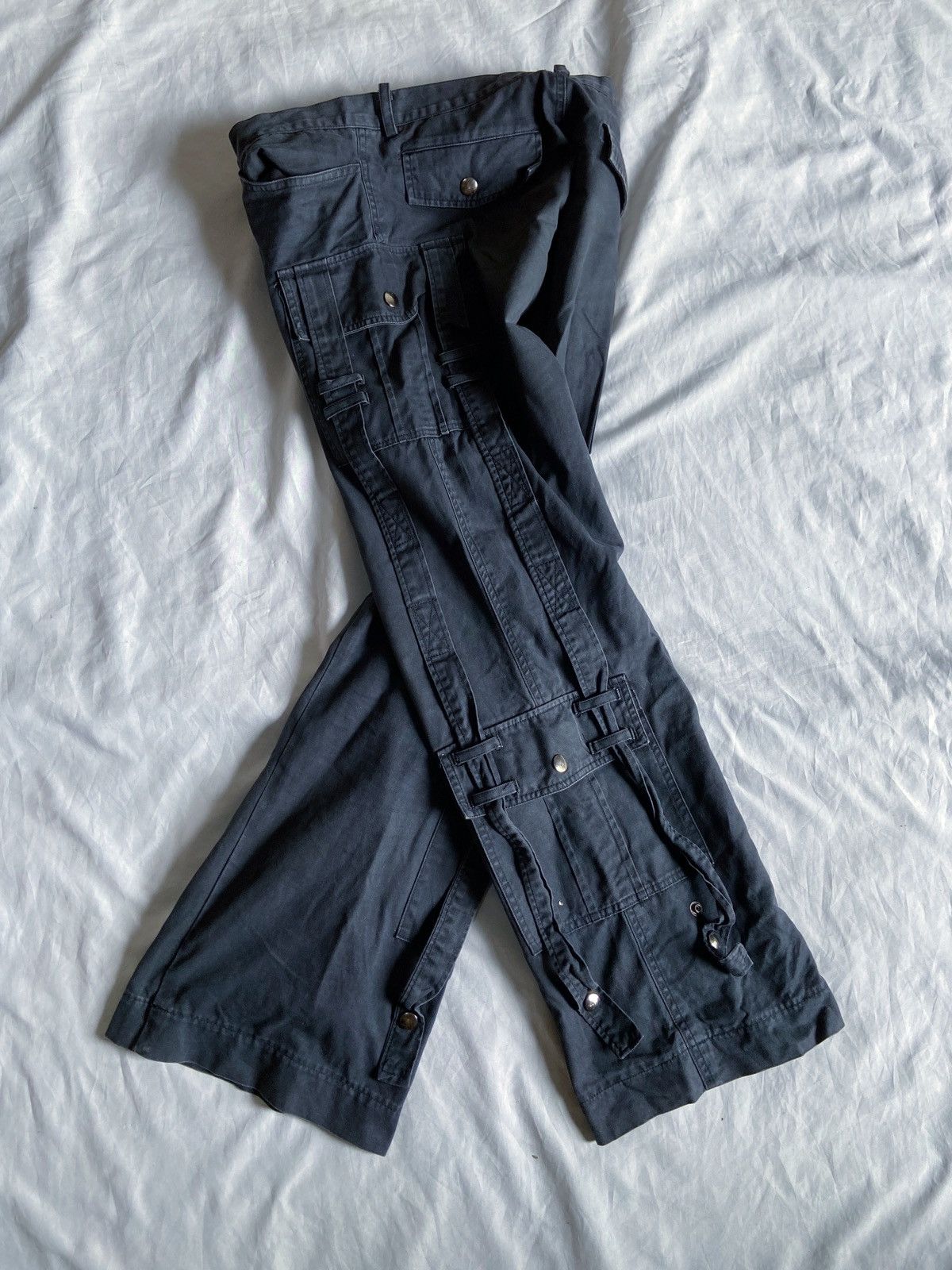 Japanese Brand B.P.N BONDAGE MULTI POCKET FLARED CARGO PANTS Size US 31 - 1 Thumbnail