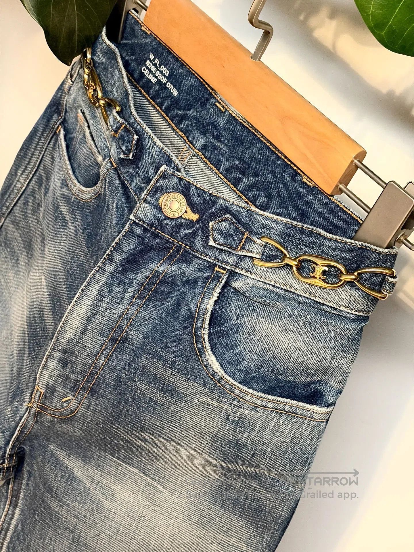 Celine CELINE Blue Washed Gold Chain Jeans. Size 25" / US 0 / IT 36 - 5 Thumbnail