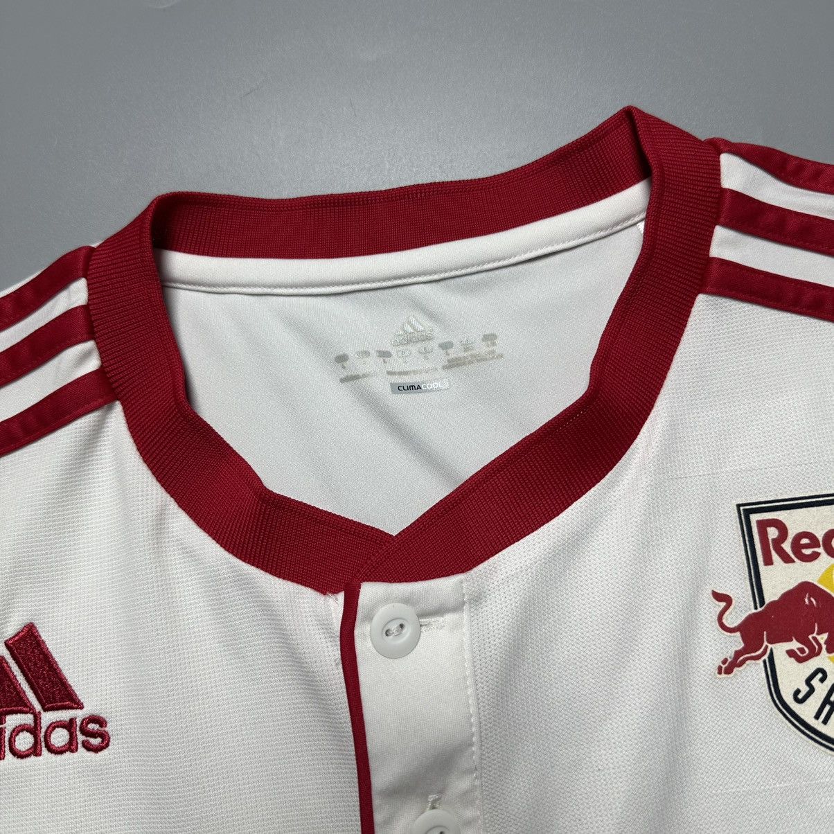 Vintage RED BULL SALZBURG ADIDAS 2011/2012 SOCCER JERSEY #23 SEKAGYA Size US L / EU 52-54 / 3 - 5 Thumbnail
