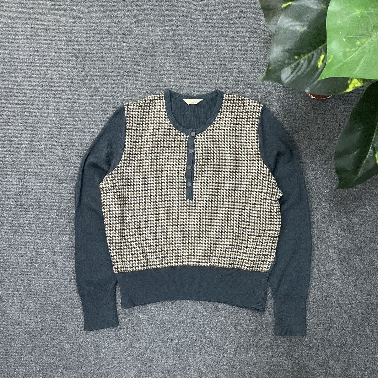 Aquascutum × Designer × Vintage Vintage Aquascutum Monogram Half Button Sweatshirt Size US S / EU 44-46 / 1 - 1 Thumbnail
