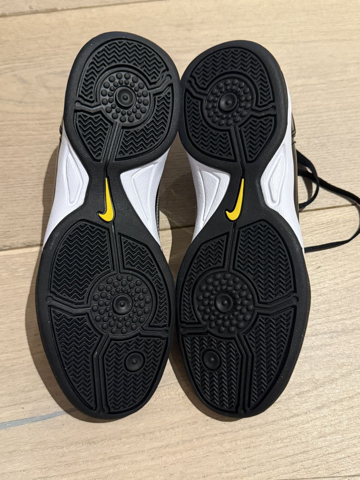 Nike Nike low top sneakers Size US 6.5 / EU 39-40 - 5 Thumbnail