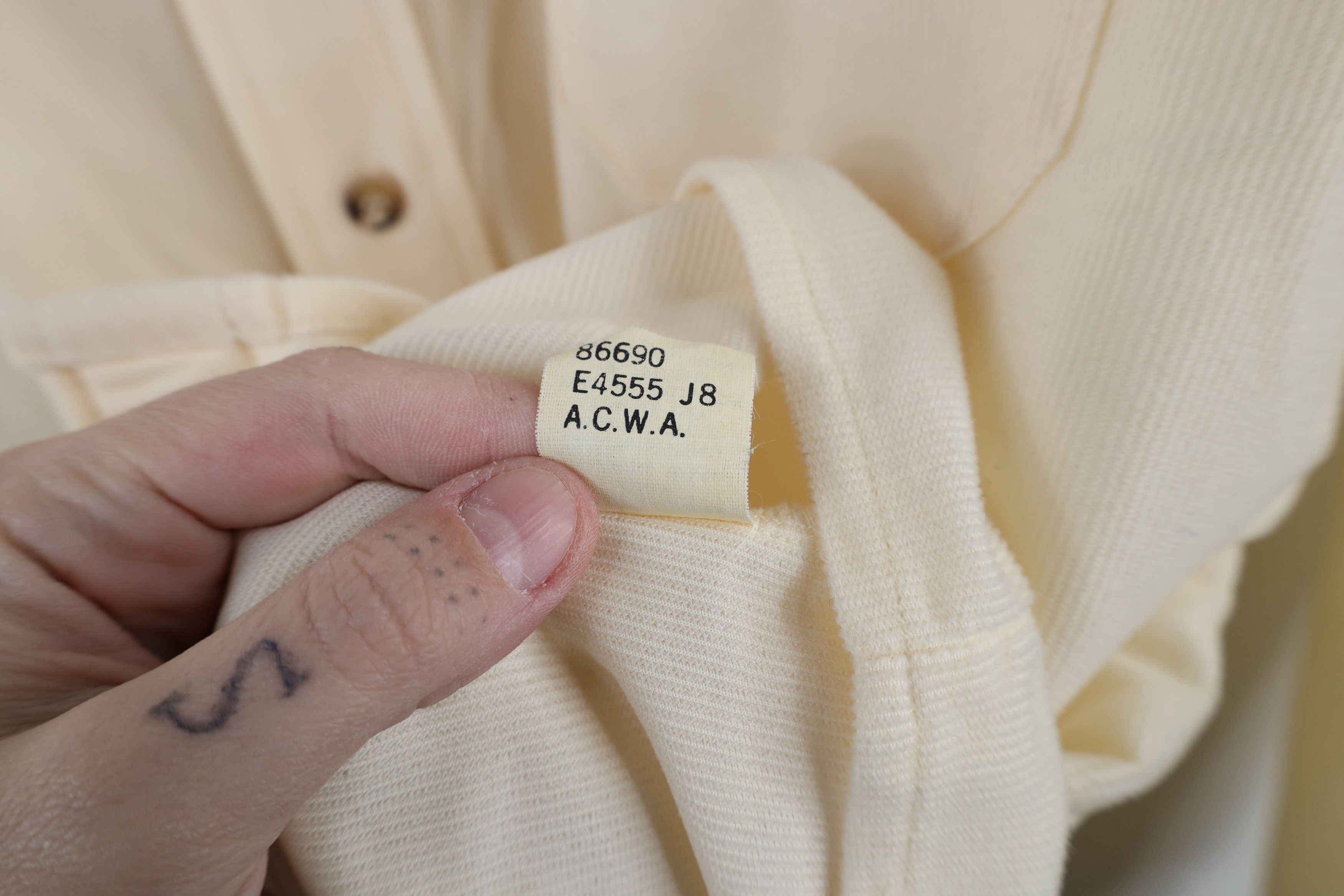 Vintage Vintage 60s 70s Streetwear Corduroy Button Shirt Cream Size US L / EU 52-54 / 3 - 8 Thumbnail
