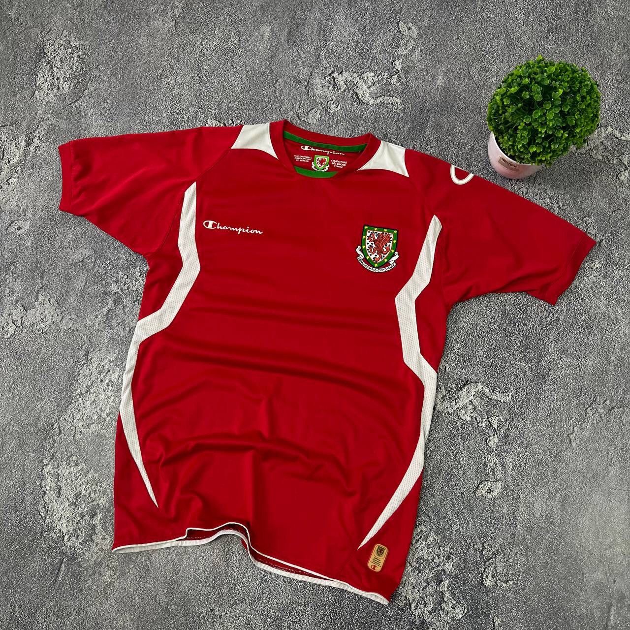 Champion Vintage Wales Team 2008/2010 Football Soccer Shirt Jersey Size US S / EU 44-46 / 1 - 12 Thumbnail