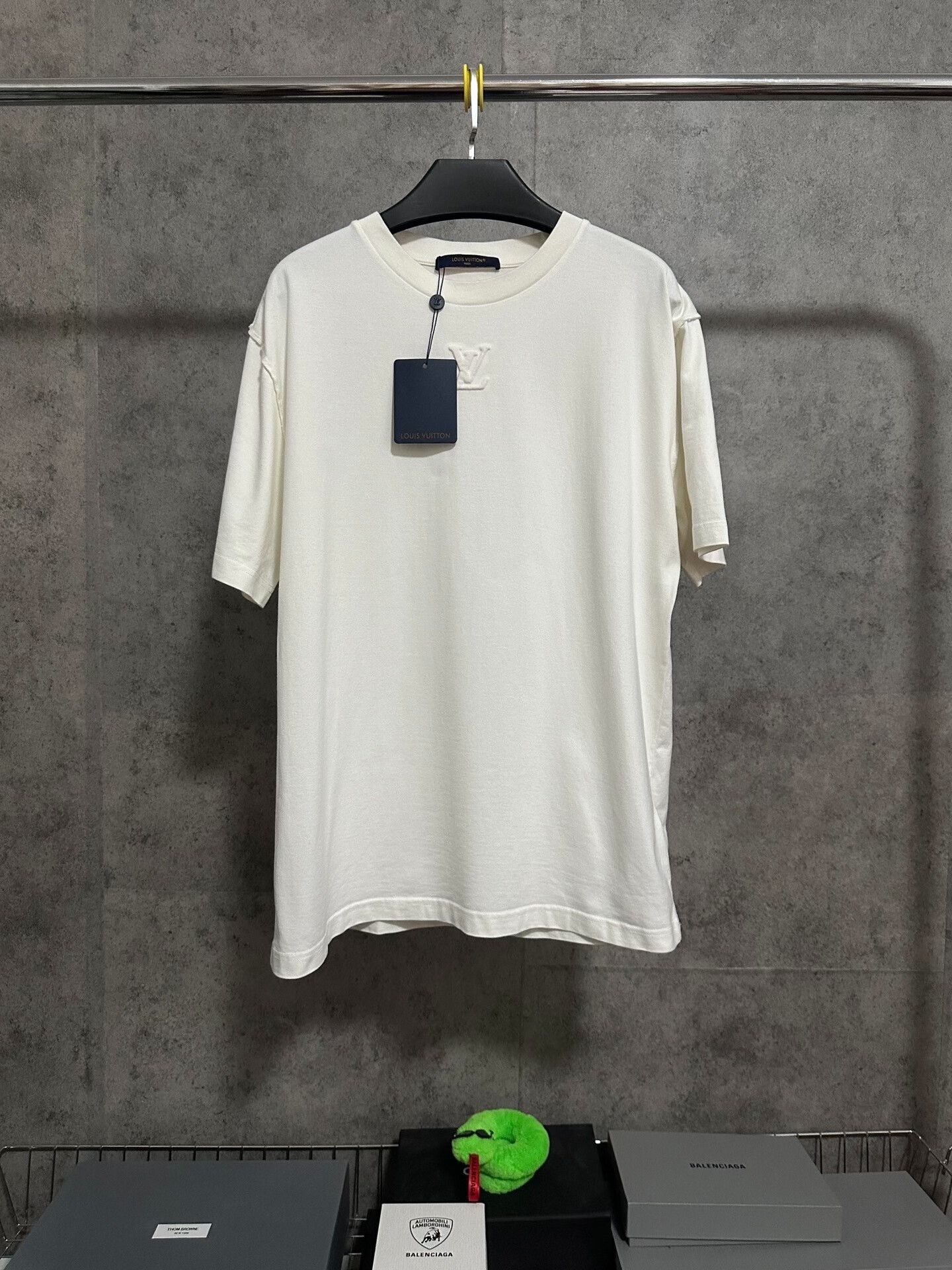 Louis Vuitton Louis Vuitton White Short-Sleeve T-Shirt Size US L / EU 52-54 / 3 - 1 Thumbnail