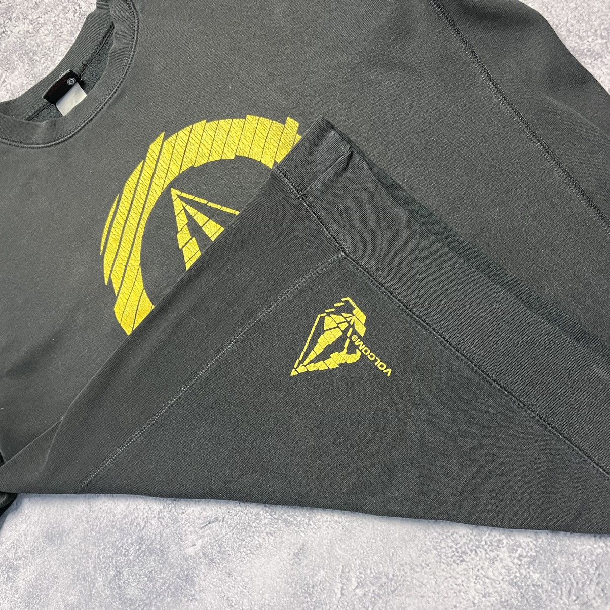 Vintage × Volcom Vintage Volcom Stone Logo Sweatshirt Y2K Skateboarding Size US L / EU 52-54 / 3 - 7 Thumbnail
