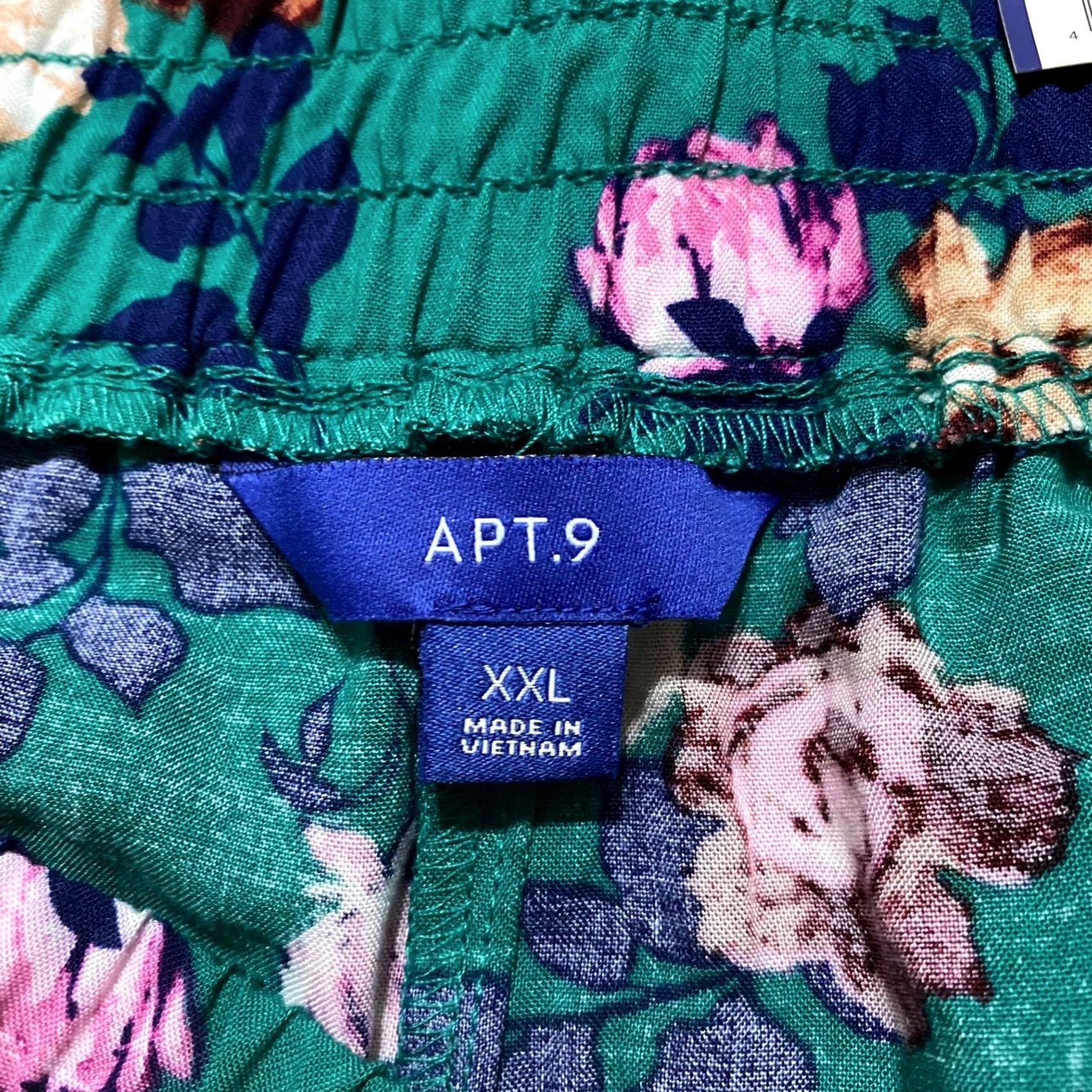 Apt. 9 Apt. 9 Shorts Womens 2XL Green Floral Pull On Elastic Waist Pockets Inseam 3" Size 40" / US 18 - 3 Thumbnail