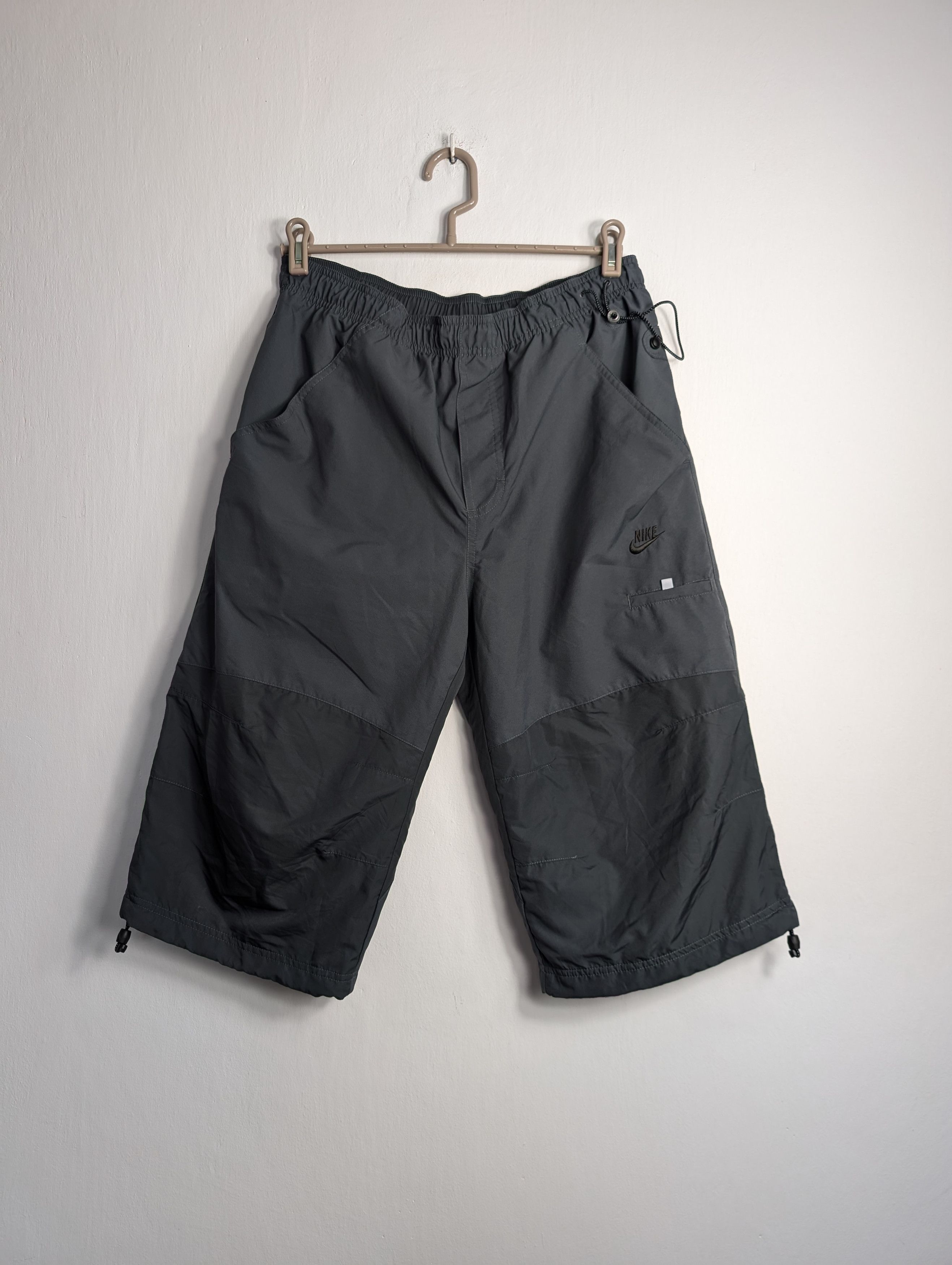 Nike Vintage Nike Y2K 00s 2/3 Shorts Embroidered Swoosh Logo Size US 32 / EU 48 - 7 Thumbnail