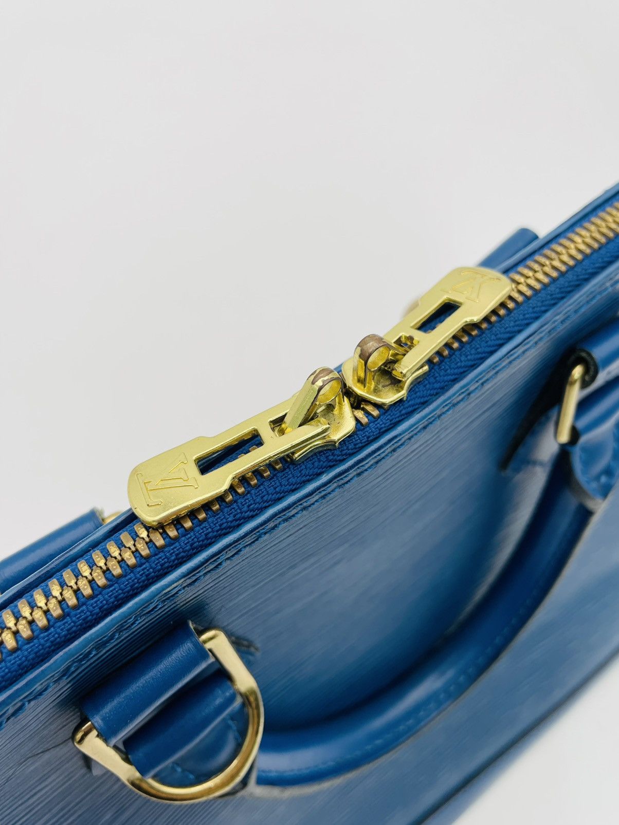 Louis Vuitton Alma PM Blue Leather Epi 2-Way Shoulder Strap Size ONE SIZE - 6 Thumbnail