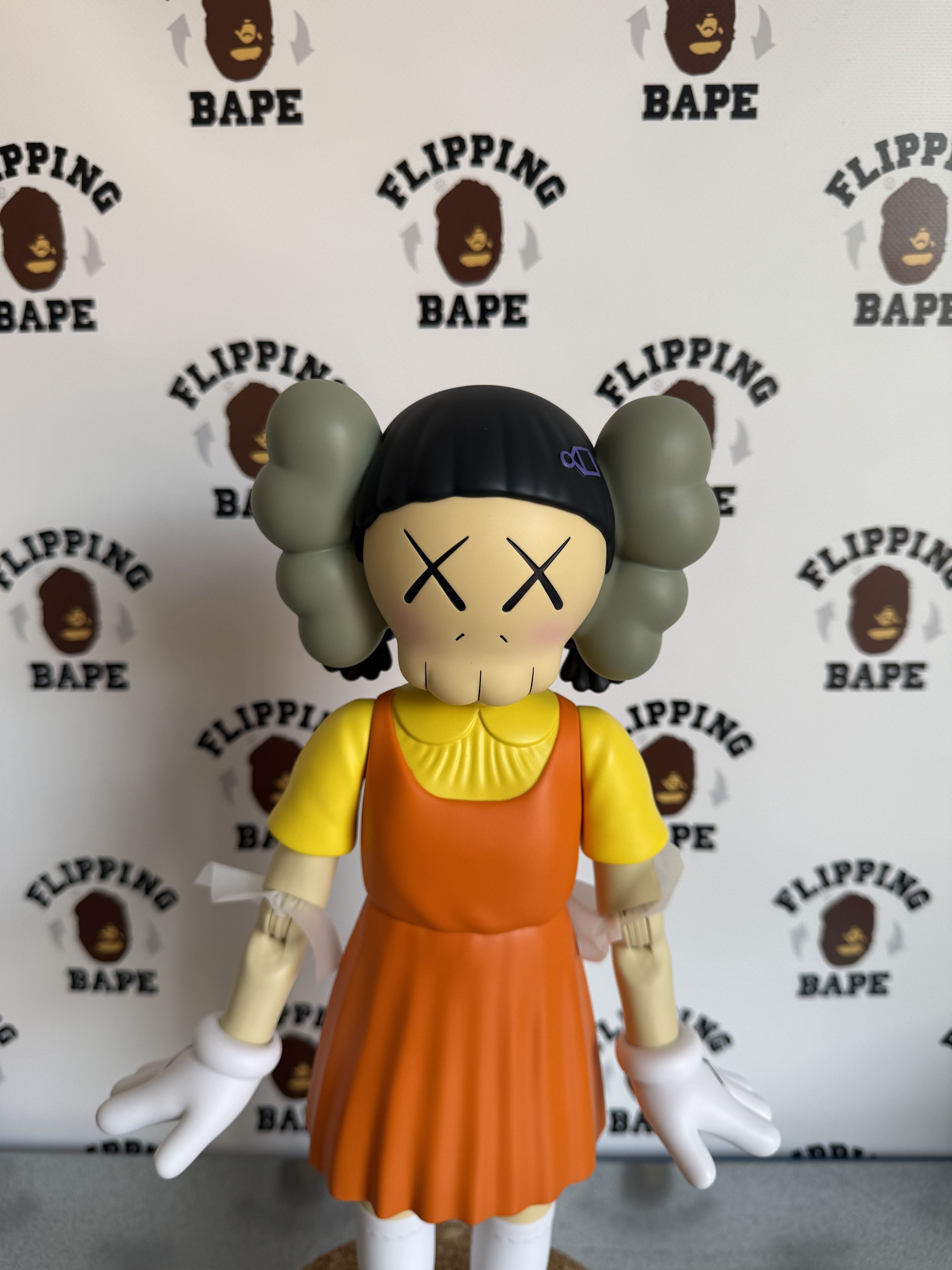 Kaws KAWS YOUNG-HEE Figure (Coloured) Size ONE SIZE - 3 Thumbnail