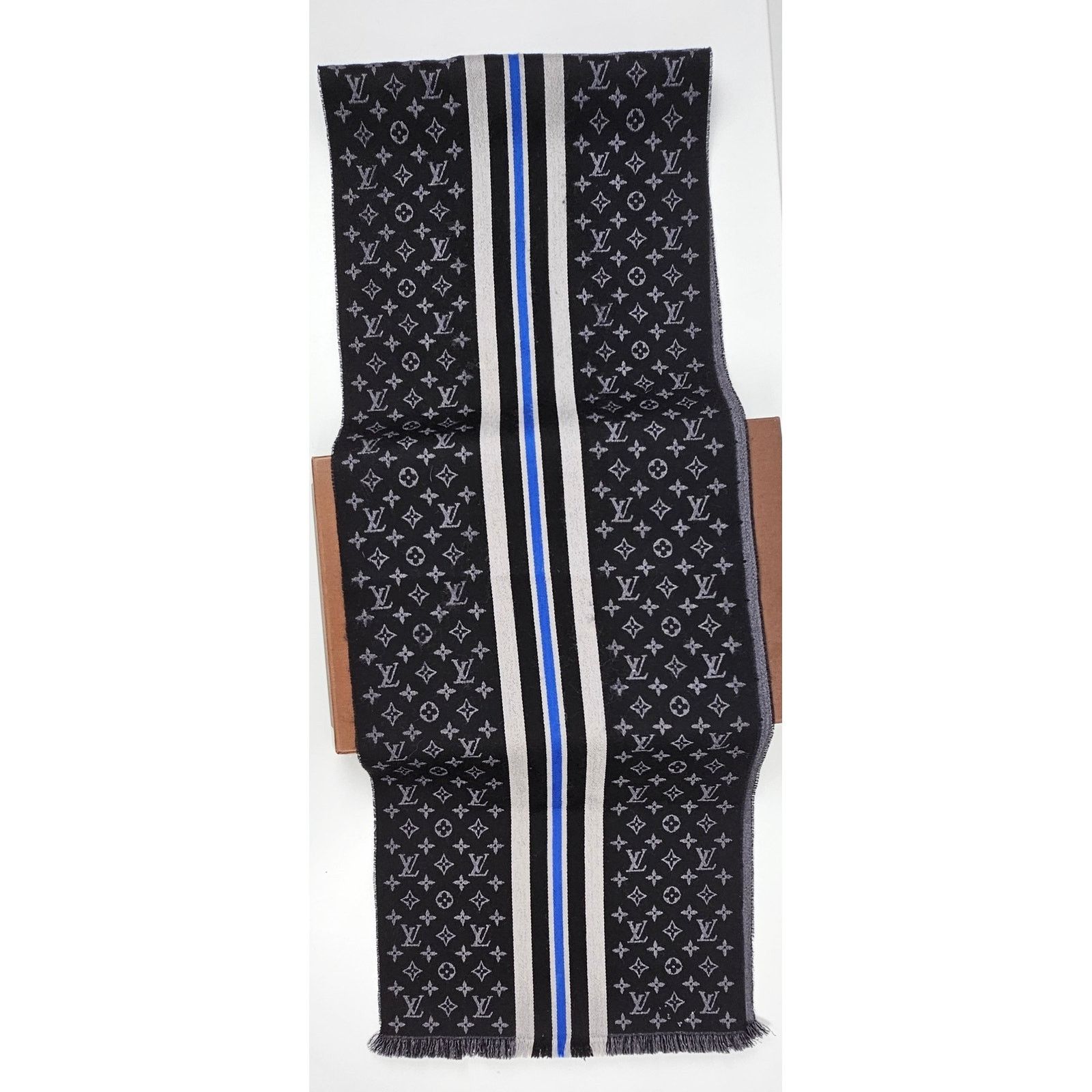 Louis Vuitton Louis Vuitton Wool Scarf in black with a stripe design Size ONE SIZE - 3 Thumbnail