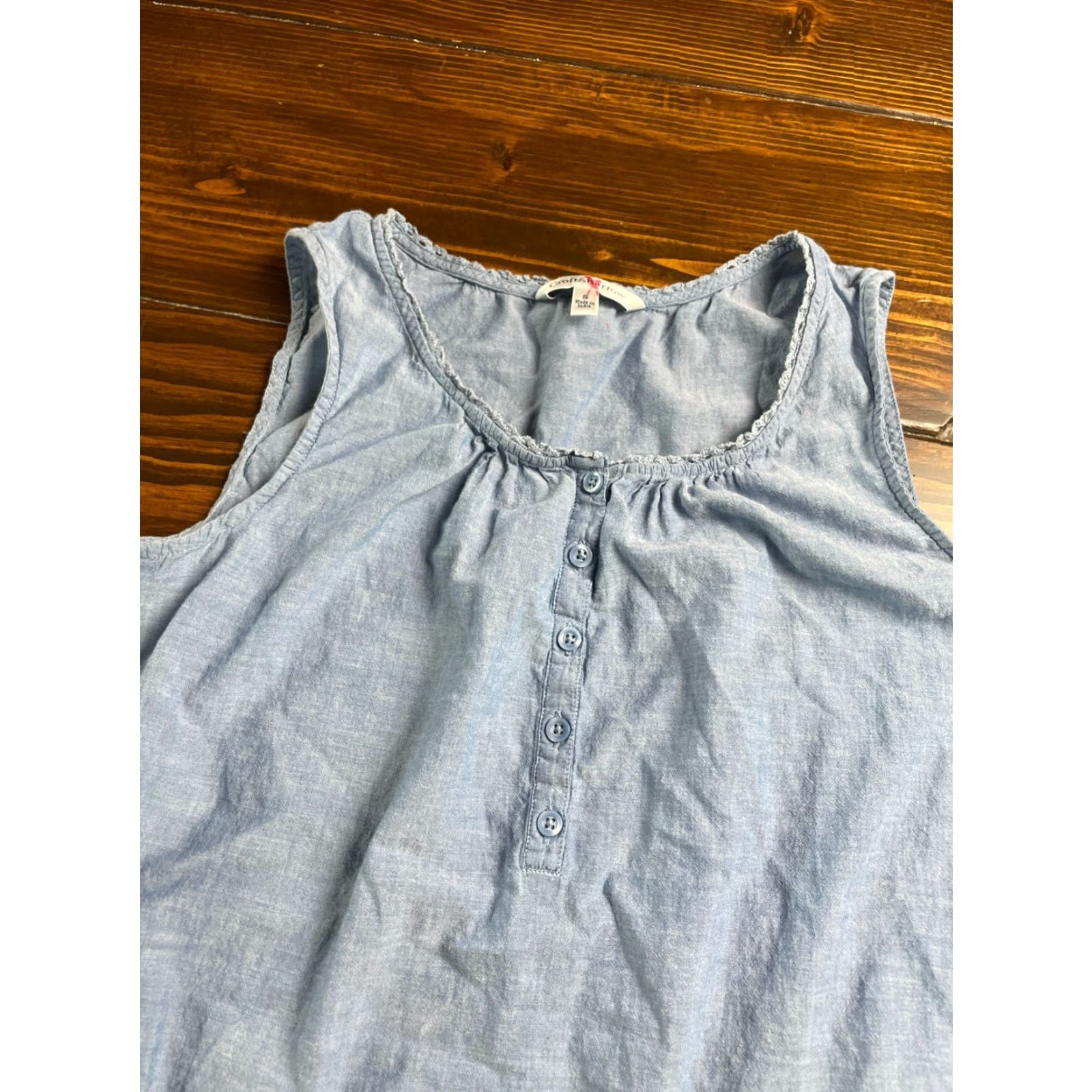 Croft & Barrow Croft & Barrow Shirt Women's Small Blue Chambray Button-Up Sleeveless Casual Modern Size S / US 4 / IT 40 - 3 Thumbnail
