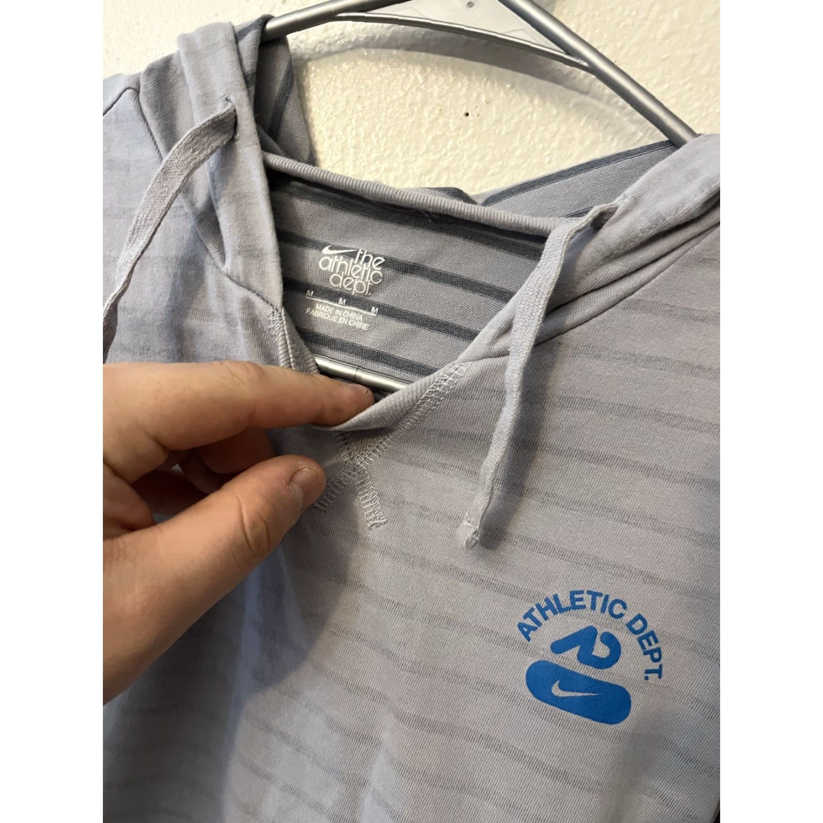 Nike Nike Hoodie The Athletic Dept. Womens M Gray Striped Pullover Lightweight Crew Neck Size M / US 6-8 / IT 42-44 - 2 Thumbnail