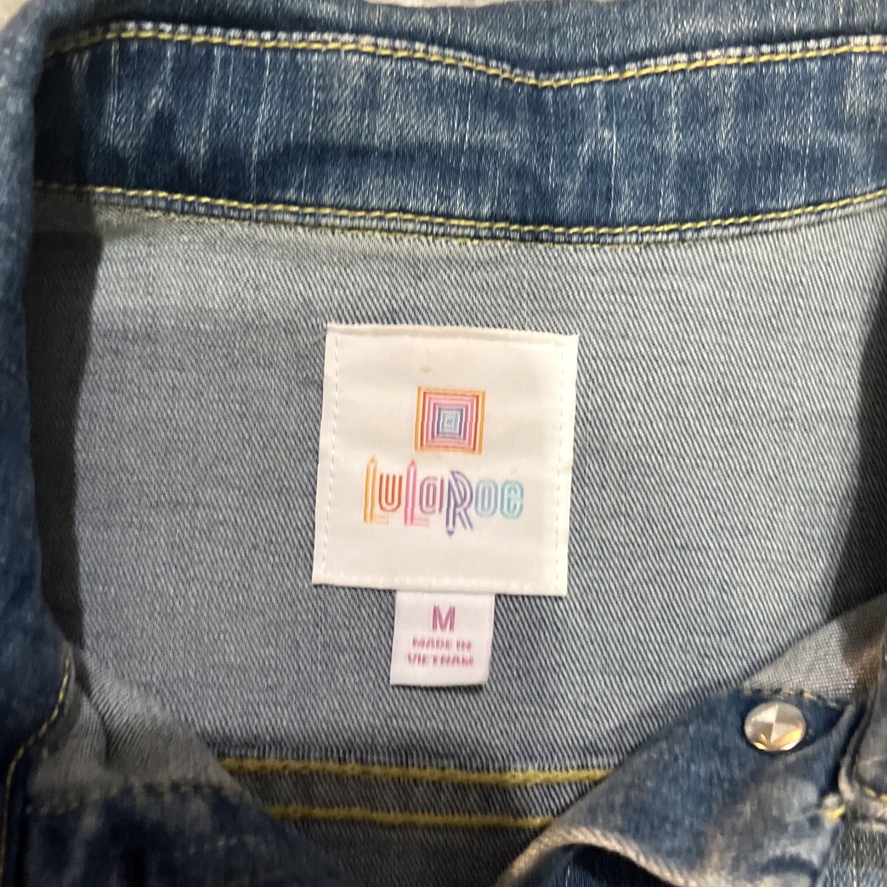 Vintage VINTAGE LuLaRoe Jaxon Aztec Denim Jacket M Women's Jacket Short Blue Aztec Bohemian Southwestern Festival EUC Size M / US 6-8 / IT 42-44 - 3 Thumbnail