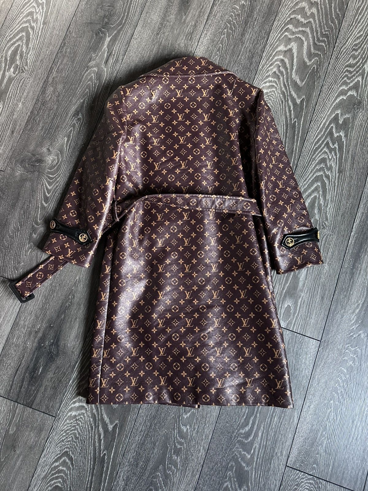 Louis Vuitton louis vuitton silk monogram coat Size XS / US 0-2 / IT 36-38 - 2 Thumbnail