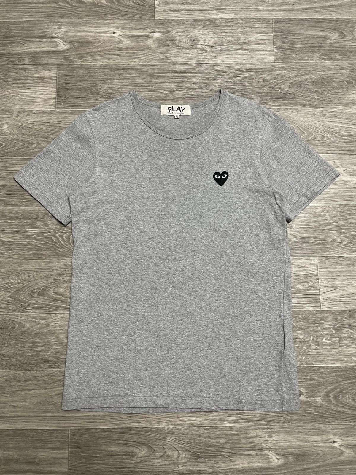 Comme des Garcons PLAY Vintage Comme Des Garcons Play Heart Logo Gray T-Shirt Y2K Size US XL / EU 56 / 4 - 1 Thumbnail