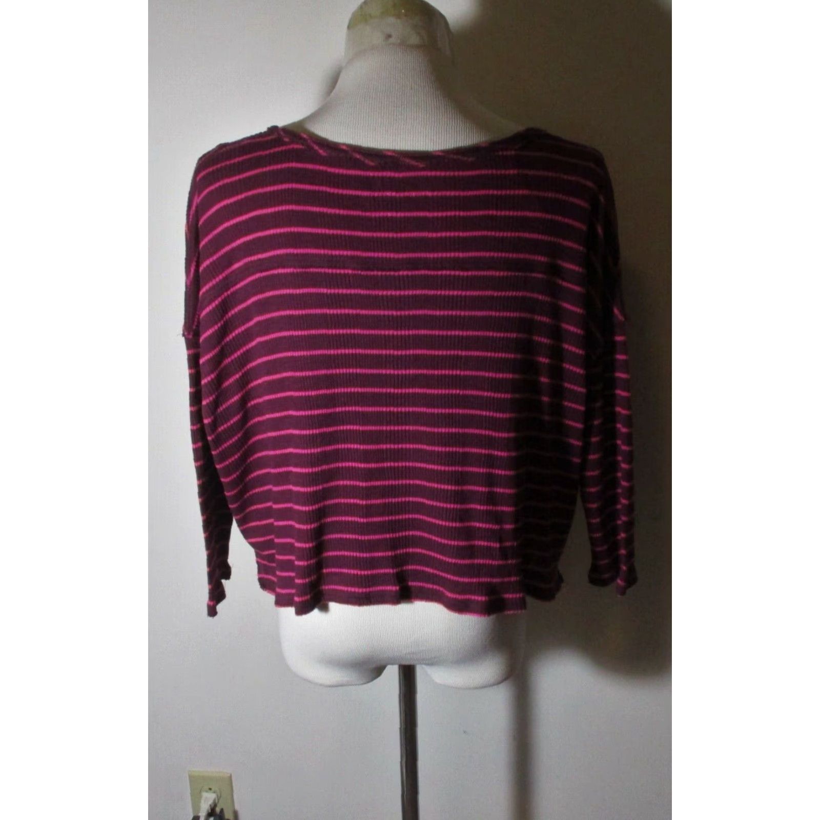 Vintage WE THE FREE Shirt Size M Purple Magenta Cropped Top Size M / US 6-8 / IT 42-44 - 5 Thumbnail