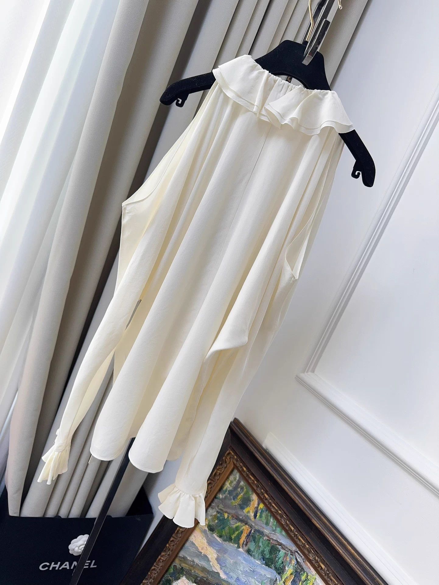 Chanel Chanel 17SS Cream Off-shoulder Ruffle Silk Blouse 34 Size XS / US 0-2 / IT 36-38 - 2 Thumbnail