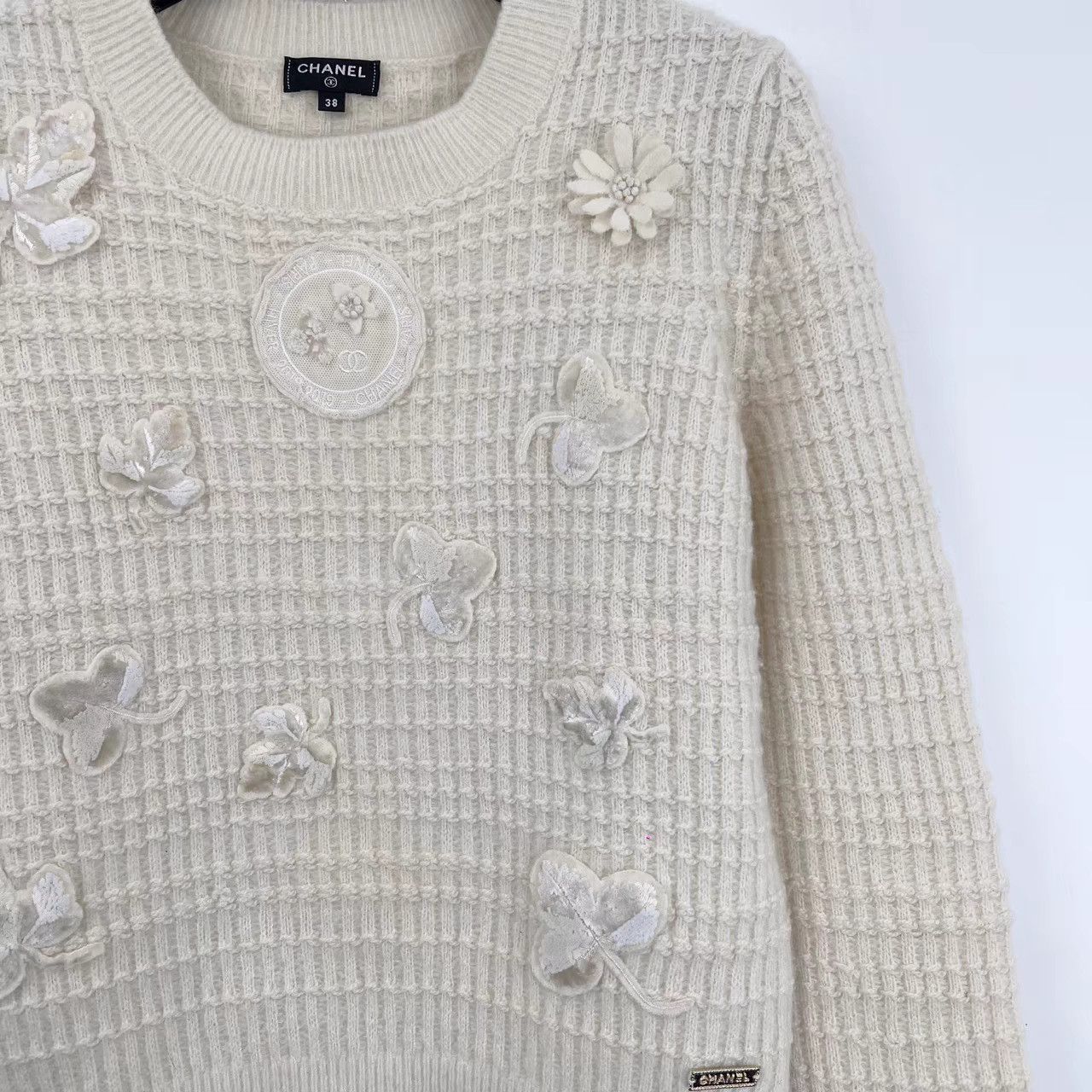 Chanel Chanel Ivory 3D Floral Embossed Knit Sweater K12 Size XS / US 0-2 / IT 36-38 - 3 Thumbnail