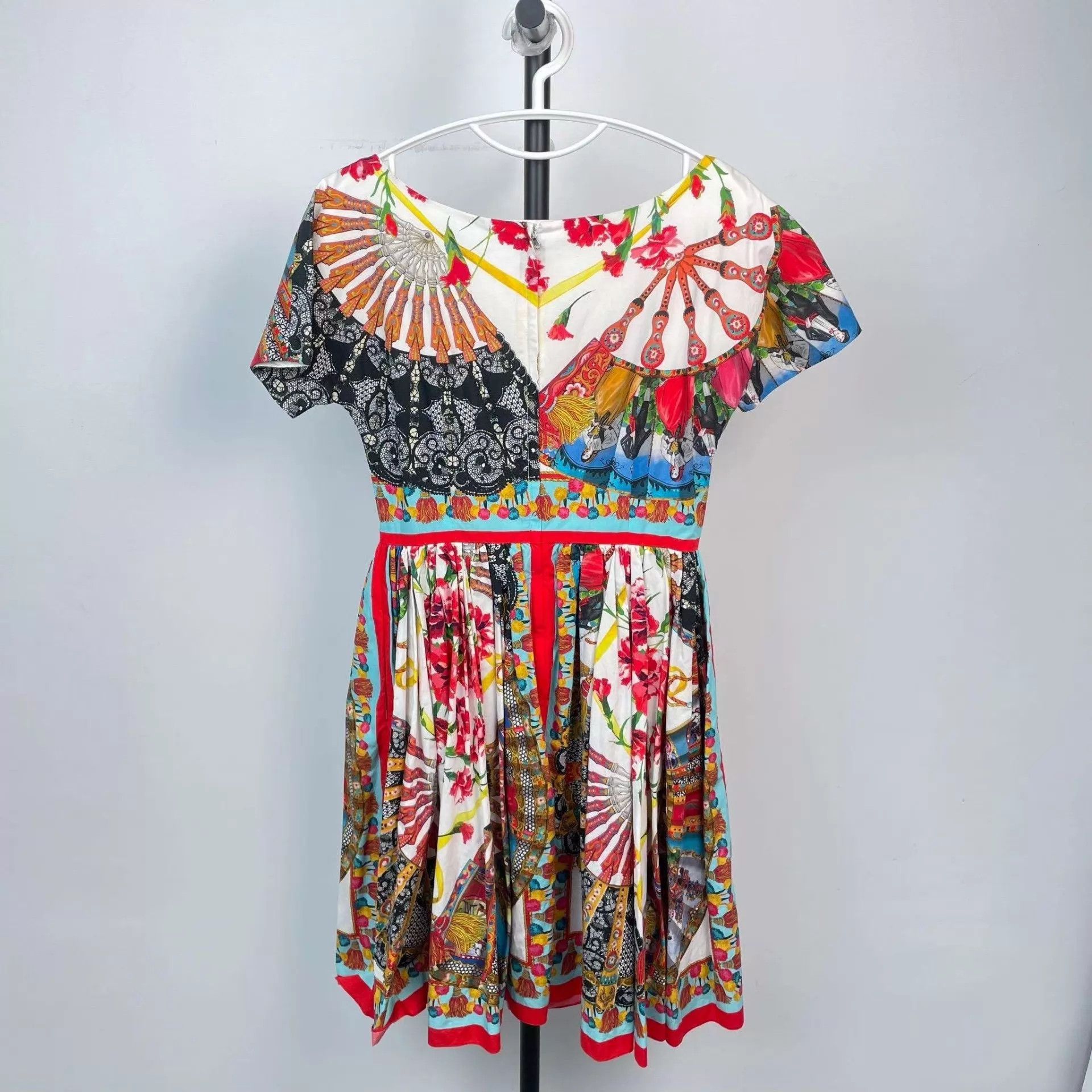 Dolce & Gabbana Dolce & Gabbana 95 New printed dress Size M / US 6-8 / IT 42-44 - 2 Thumbnail